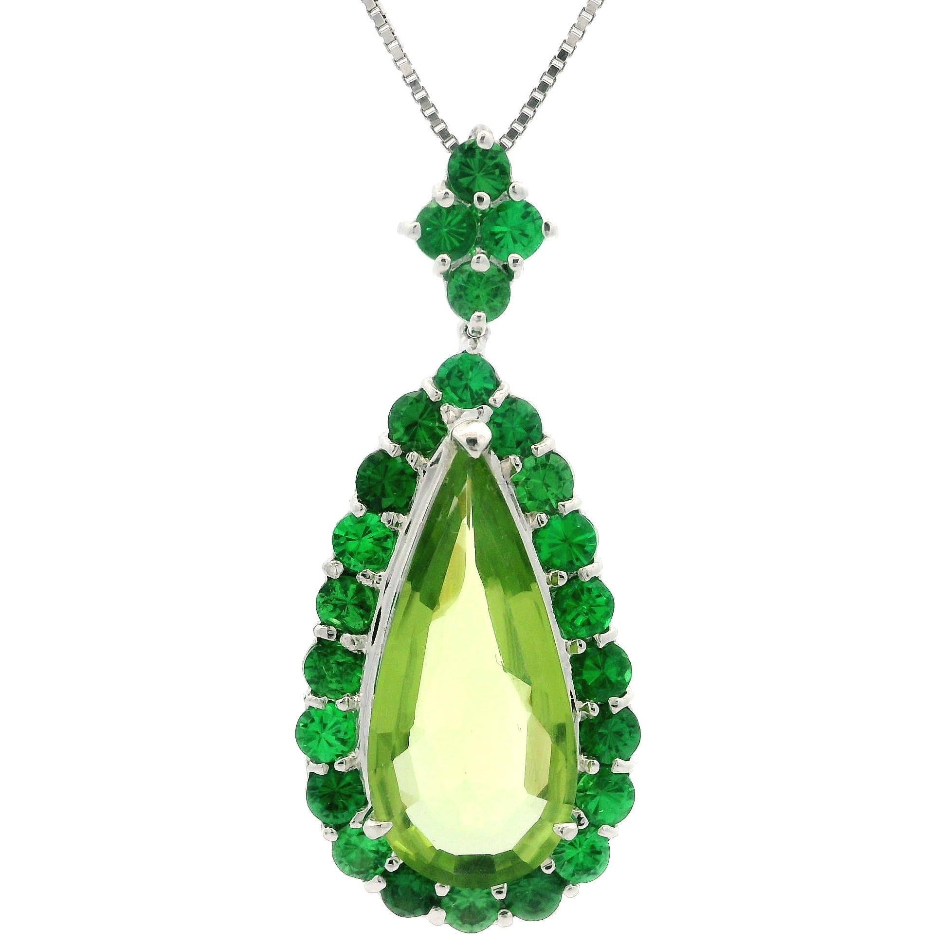 Collana con ciondolo a goccia in oro 18k GIA 8,3ctw GREEN Peridot Tsavorite Halo Large in vendita 2