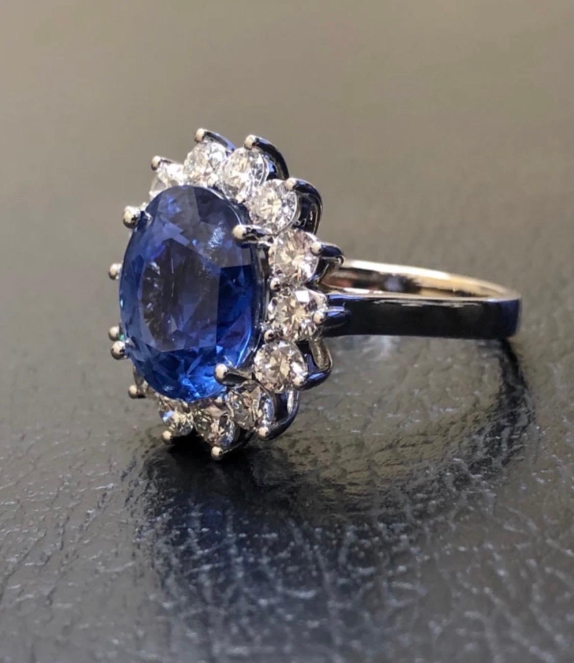 18K Gold GIA Certified 7.69 Carat No Heat Ceylon Blue Sapphire Engagement Ring For Sale 7