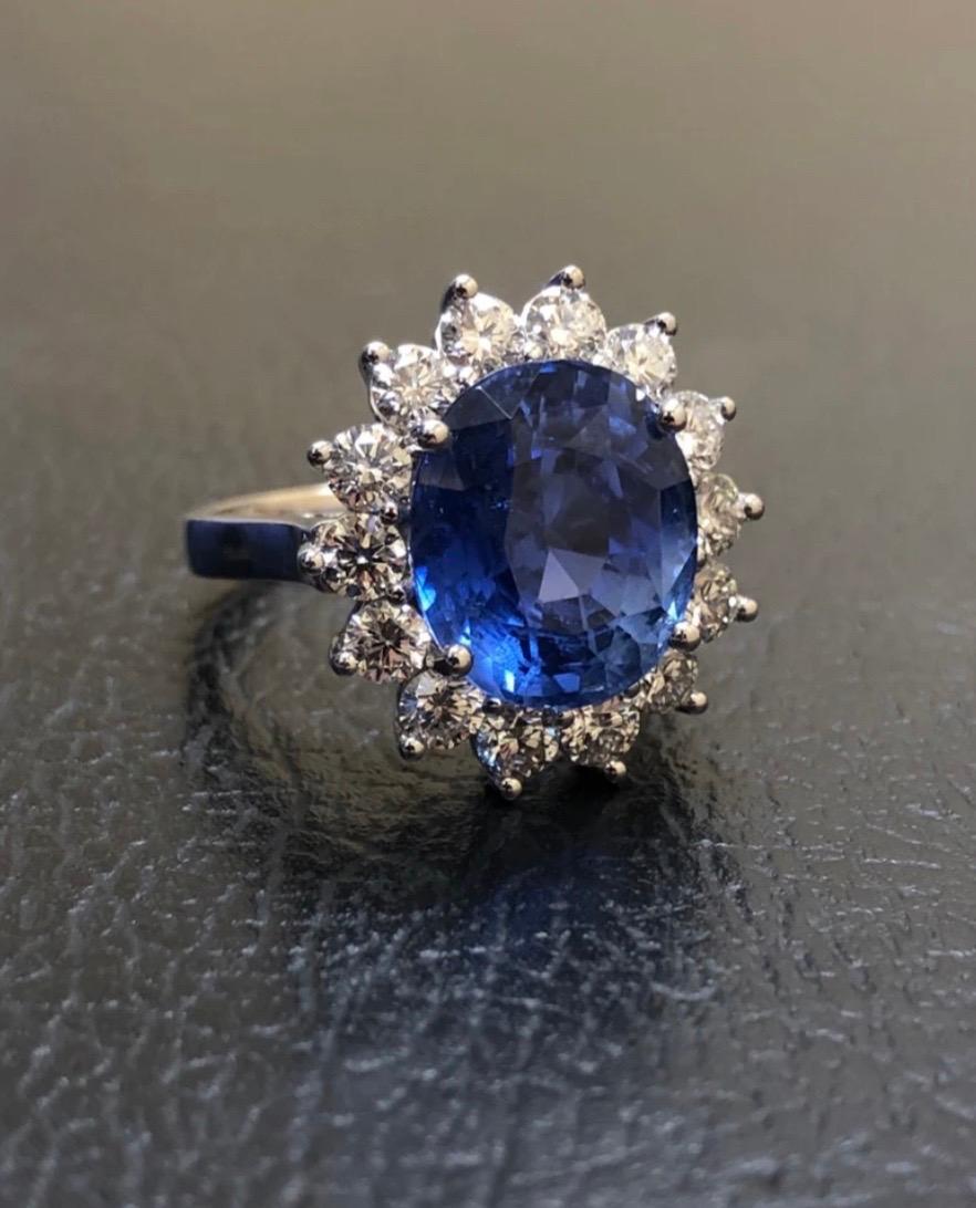 18K Gold GIA Certified 7.69 Carat No Heat Ceylon Blue Sapphire Engagement Ring For Sale 3