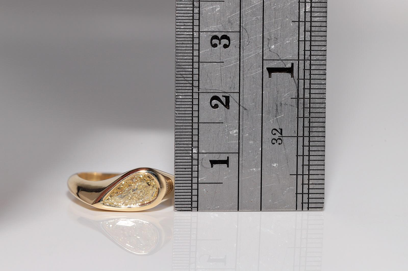 Anello solitario con diamante taglio a pera in oro 18 carati certificato GIA con colore naturale chiaro e fantasia in vendita 5