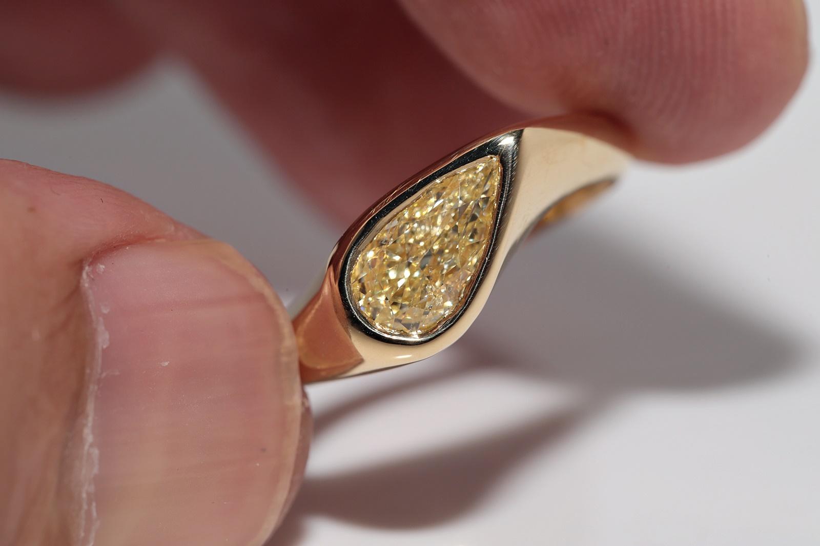 Anello solitario con diamante taglio a pera in oro 18 carati certificato GIA con colore naturale chiaro e fantasia in vendita 8