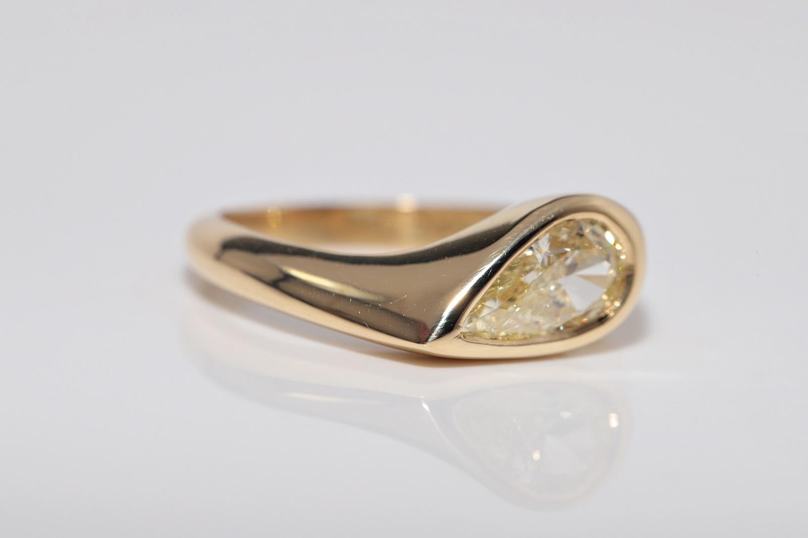 18k Gold GIA Certified Natural Fancy Light Color Pear Cut Diamond Solitaire Ring Damen im Angebot