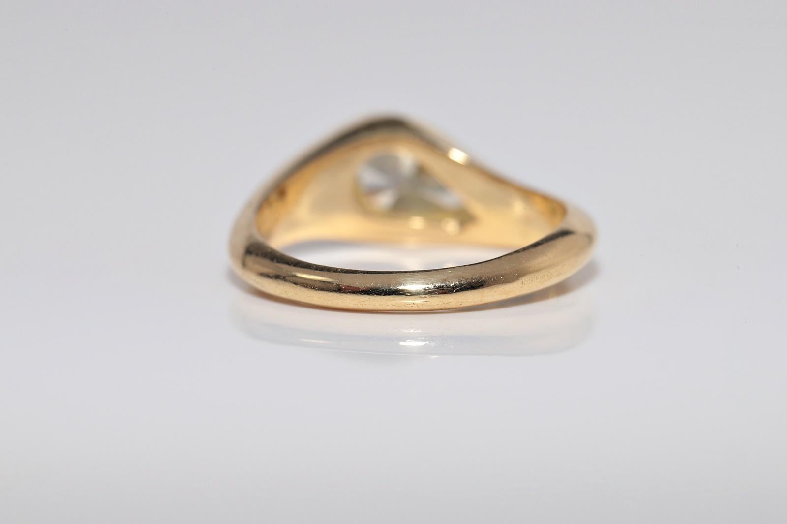 Anello solitario con diamante taglio a pera in oro 18 carati certificato GIA con colore naturale chiaro e fantasia in vendita 3