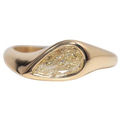 Bague solitaire en or 18 carats certifiée GIA avec diamant poire de couleur claire et naturelle