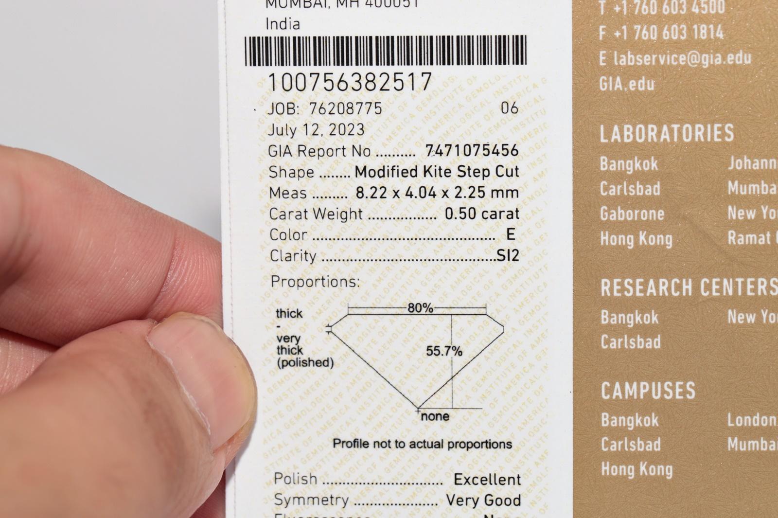 Anillo solitario de oro de 18 quilates con diamante de talla escalonada natural modificado con certificado GIA en venta 8