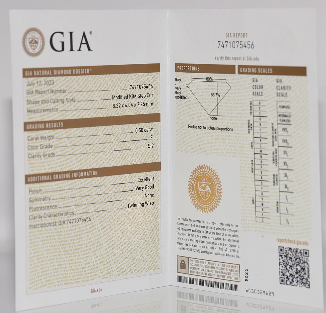 Anillo solitario de oro de 18 quilates con diamante de talla escalonada natural modificado con certificado GIA en venta 9