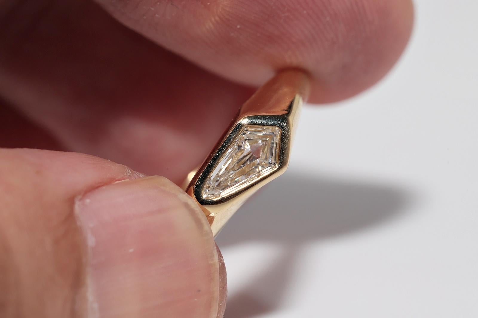 Anillo solitario de oro de 18 quilates con diamante de talla escalonada natural modificado con certificado GIA en venta 11