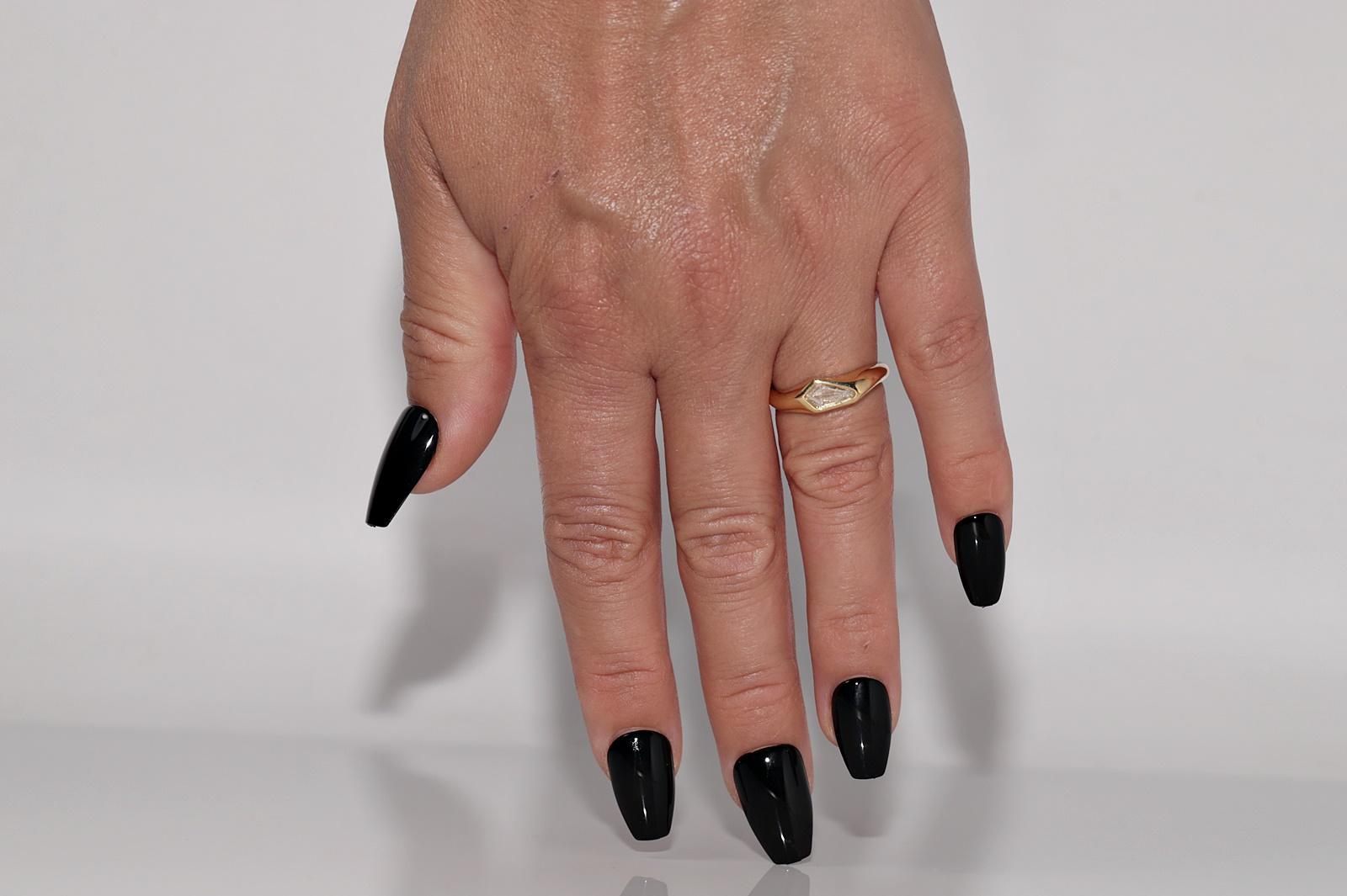 Anillo solitario de oro de 18 quilates con diamante de talla escalonada natural modificado con certificado GIA en venta 12