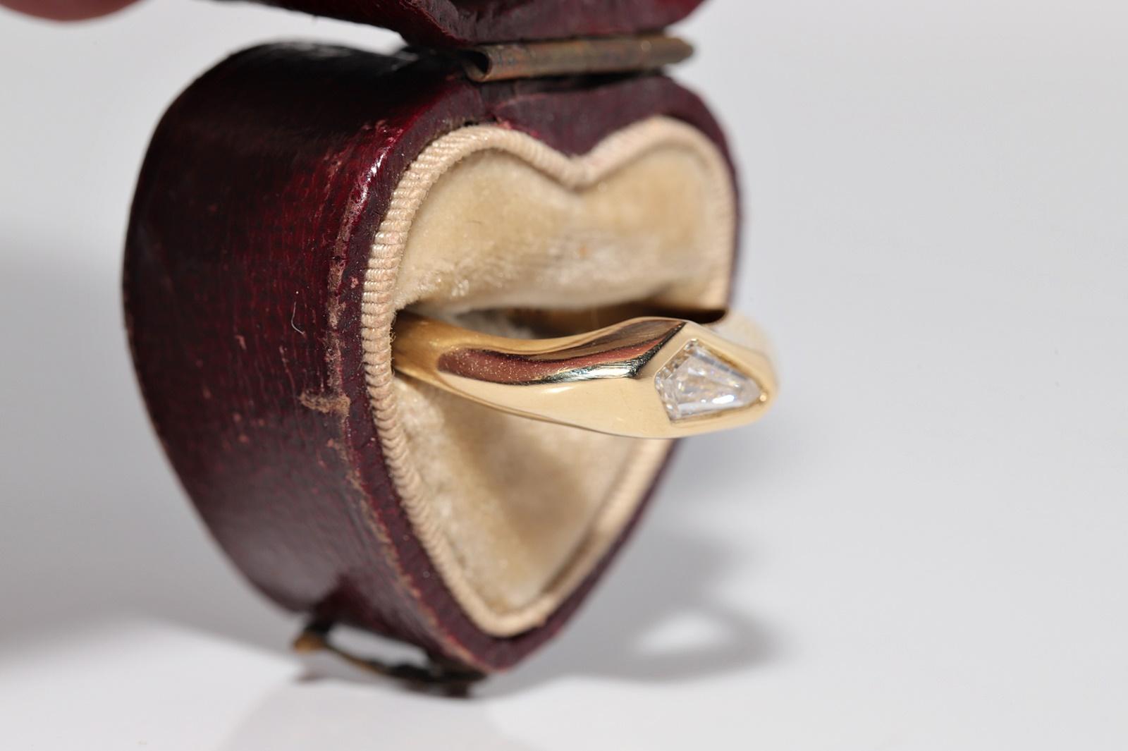 Modern 18k Gold GIA Certified Natural Modified Kite Step Cut Diamond Solitaire Ring For Sale
