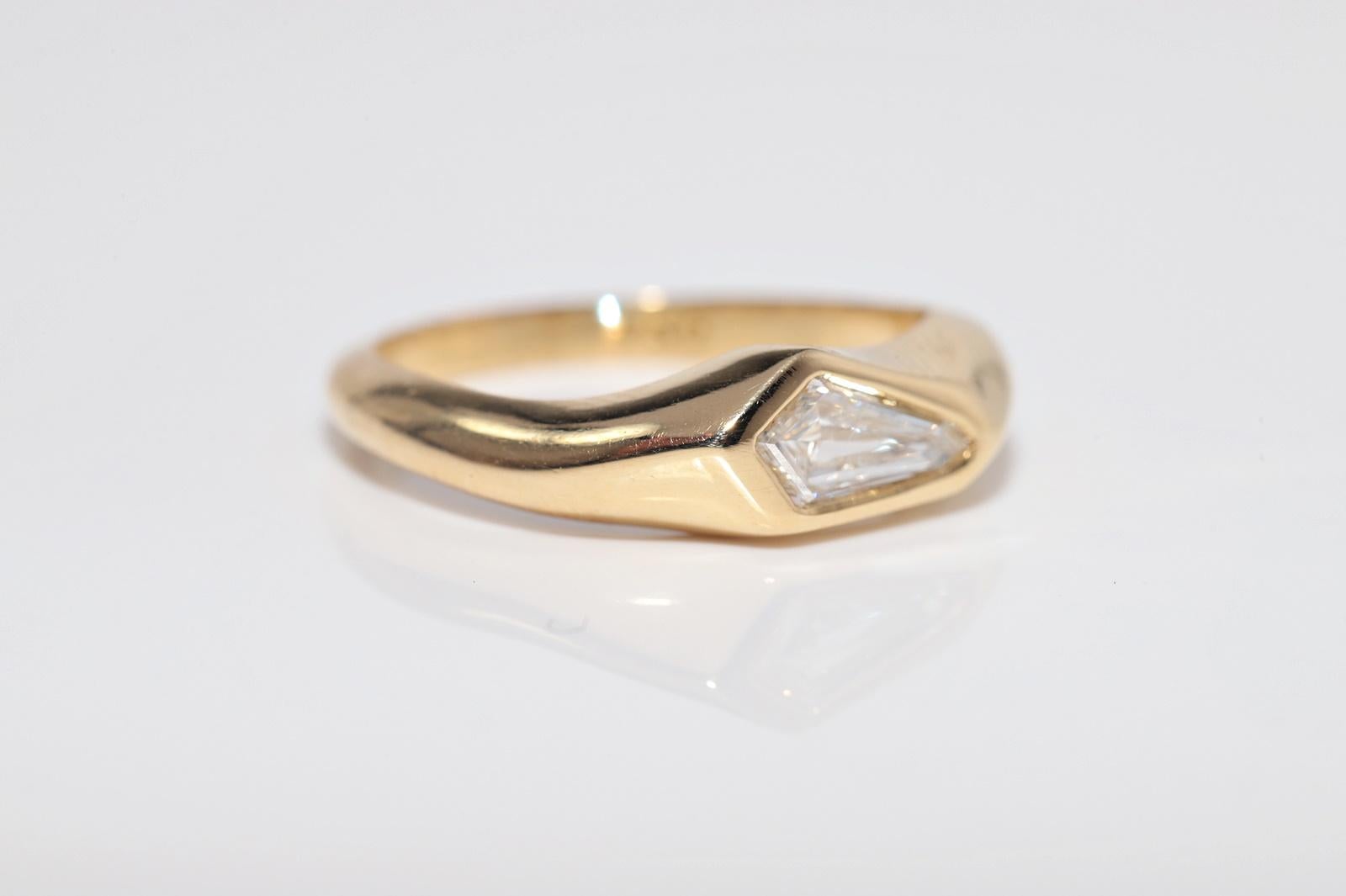 Anillo solitario de oro de 18 quilates con diamante de talla escalonada natural modificado con certificado GIA Corte de cometa en venta