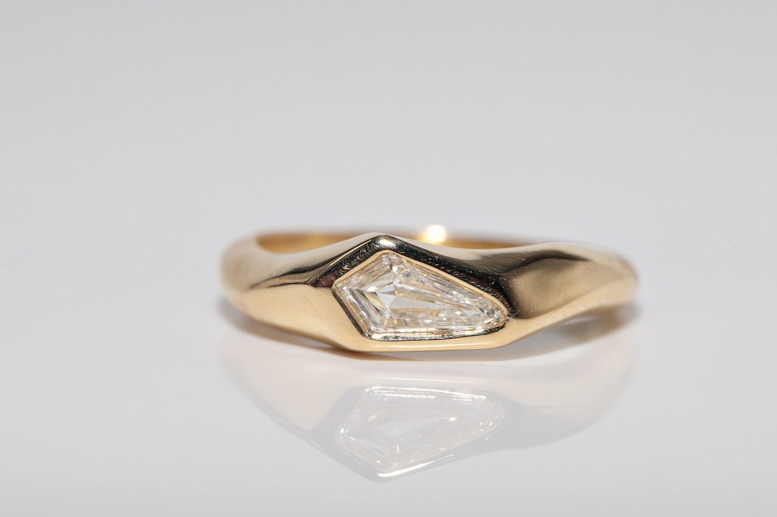 Anillo solitario de oro de 18 quilates con diamante de talla escalonada natural modificado con certificado GIA en venta 3