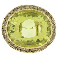Bague cocktail Gia ovale en or 18 carats avec halo de diamants champagne fantaisie