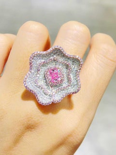 18K Gold GIA Pink Diamond Ring mit 3,87ct Seitensteinen im floralen Design 18K Gold GIA Pink Diamond Ring mit 3,87ct Seitensteinen im floralen Design