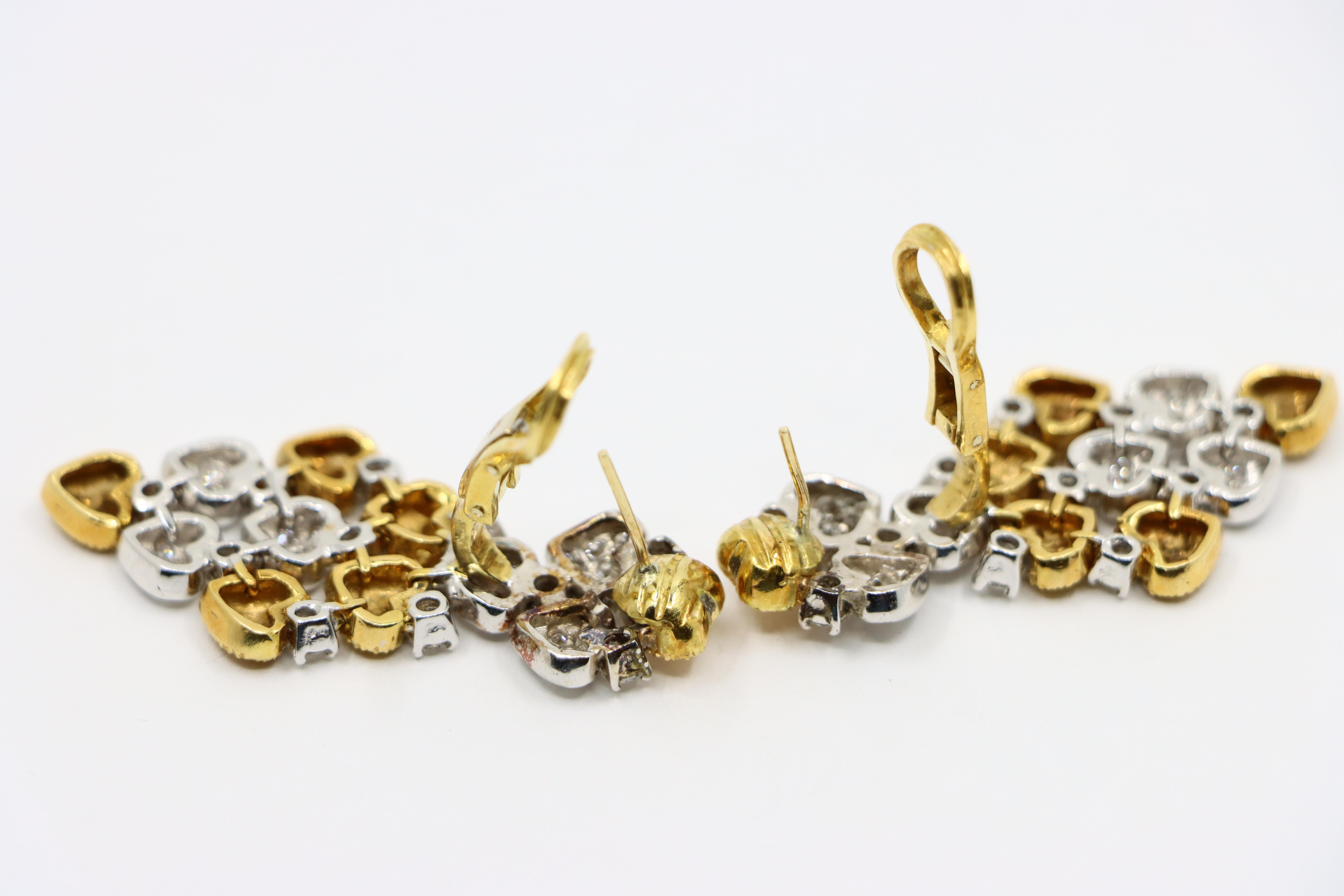 Boucles d'oreilles en or 18 carats et or blanc avec diamants en forme de cœur en vente 2