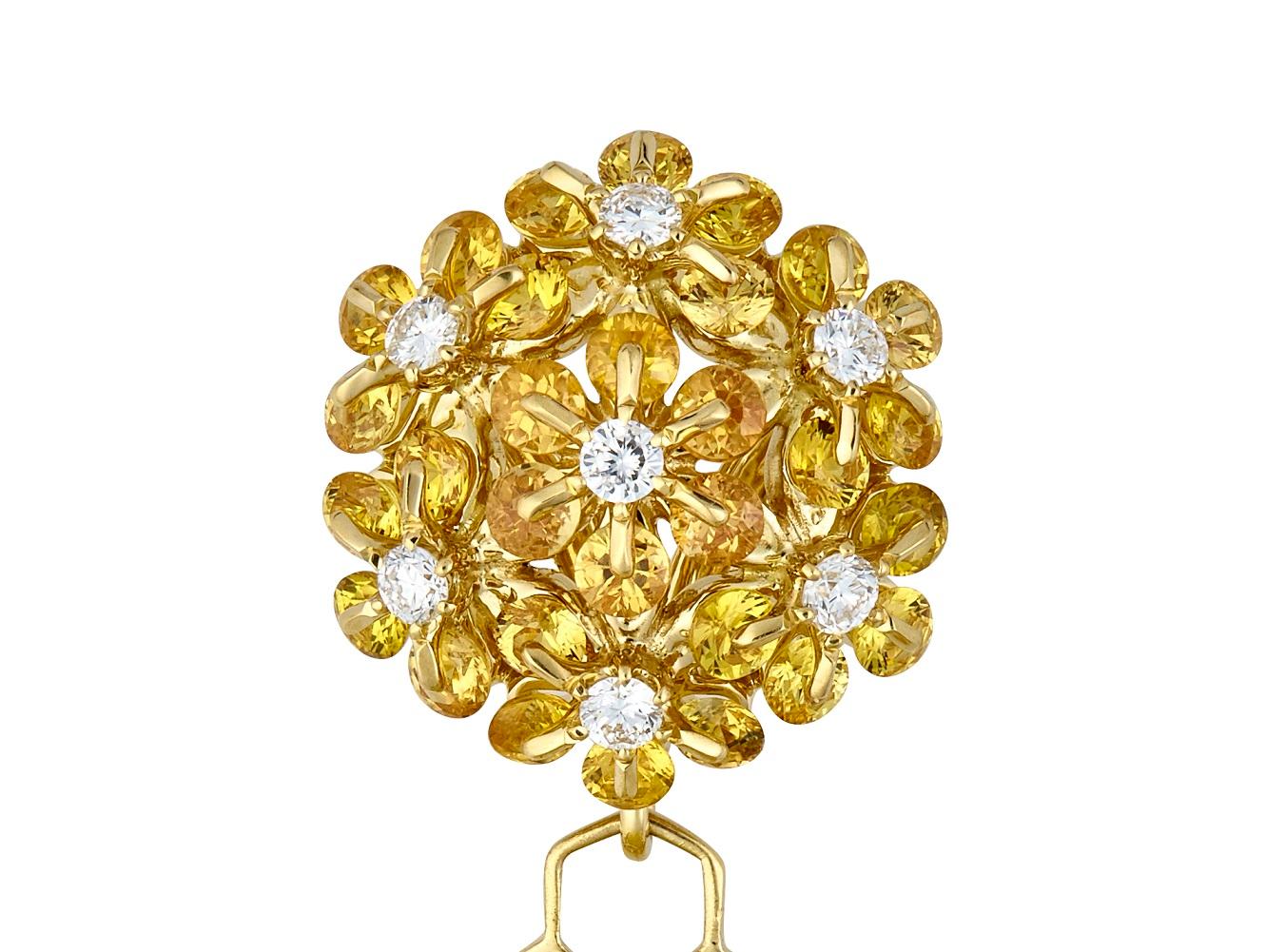 Contemporary 18 Karat Gold Golden Sapphire Baltic Sea Natural Amber Pendant For Sale