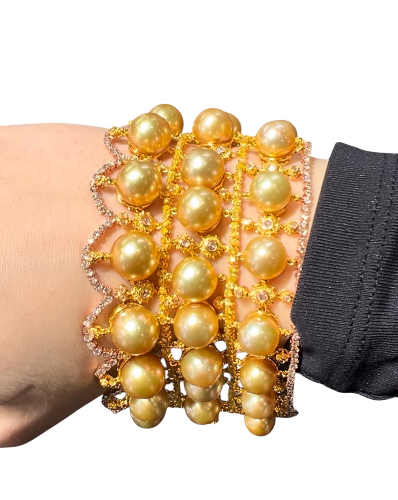 Donna Bracciale in oro 18 carati con perle dorate dei mari del sud e diamanti da 11,00 carati - Design/One su misura in vendita