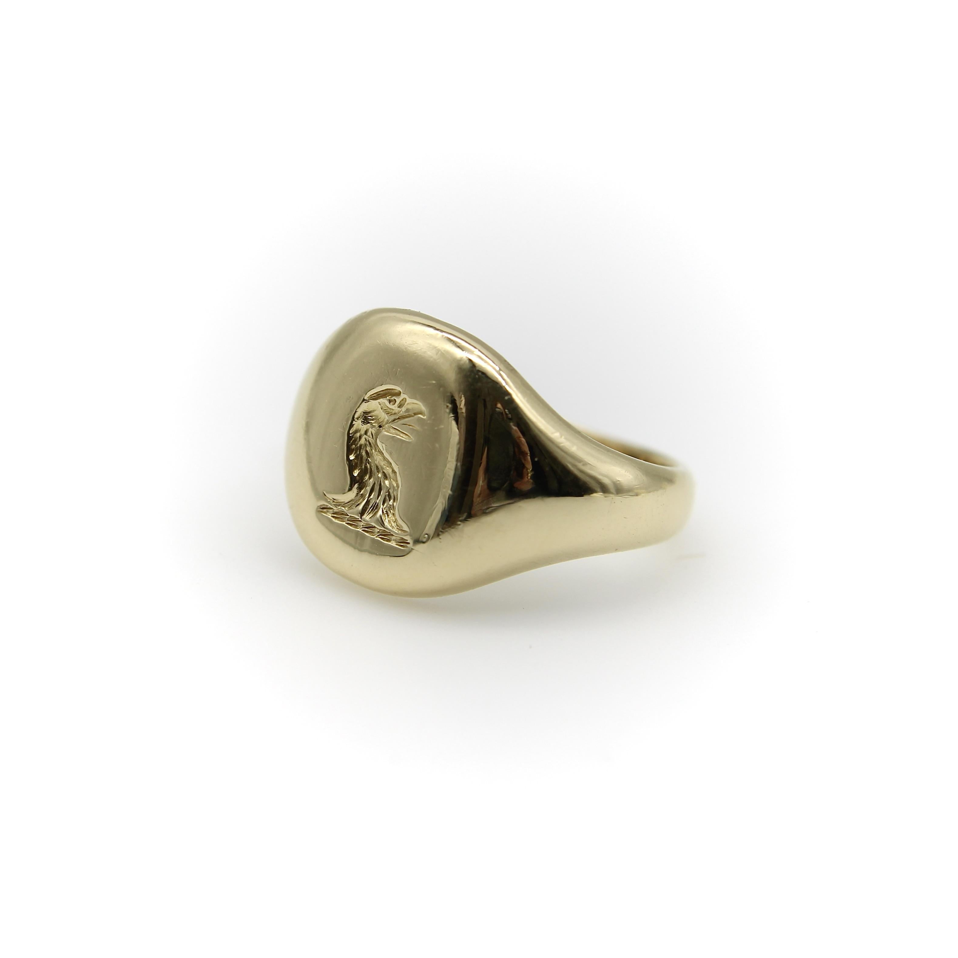 Édouardien Bague chevalière en or 18 carats avec aigle en creux en vente