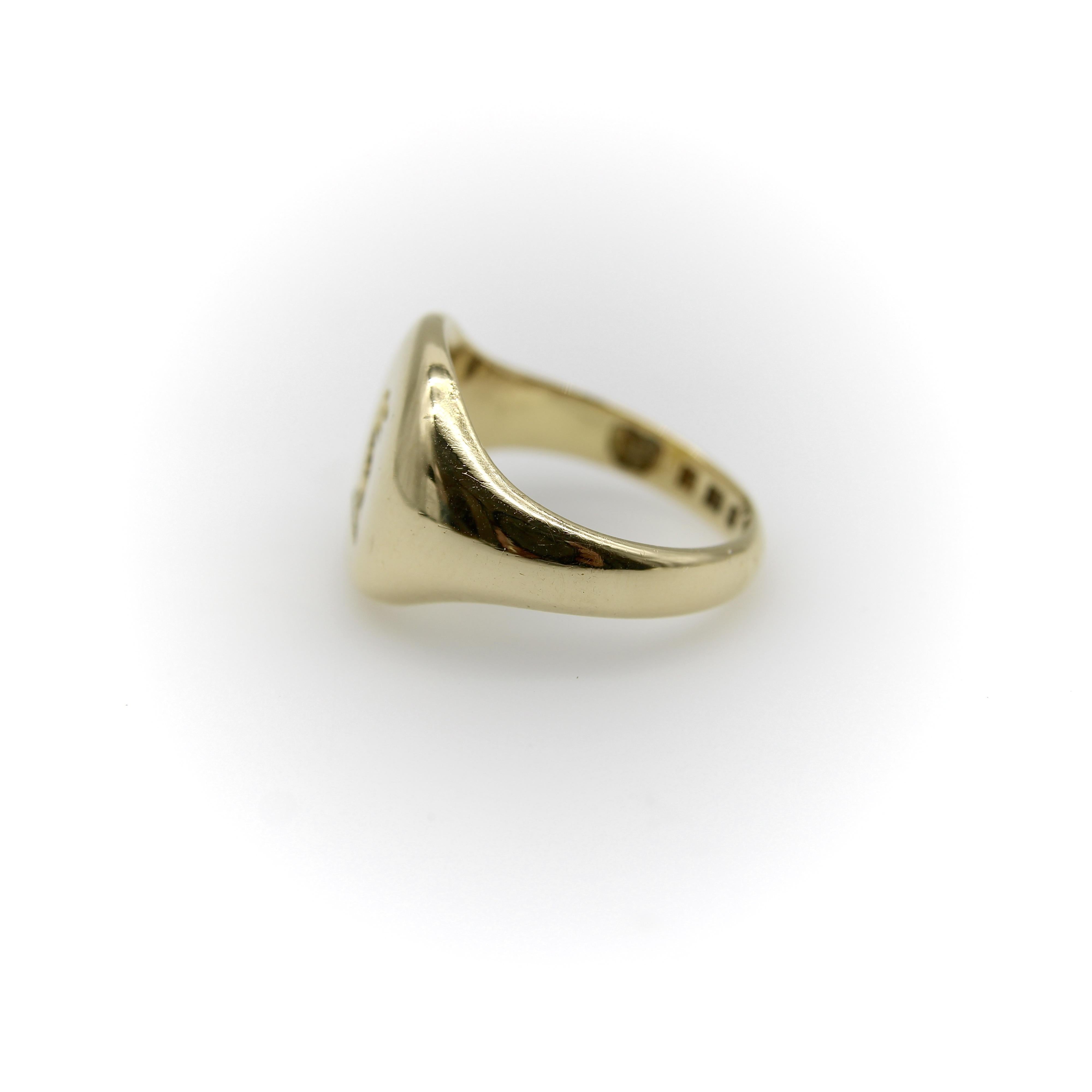 Bague chevalière en or 18 carats avec aigle en creux Bon état - En vente à Venice, CA