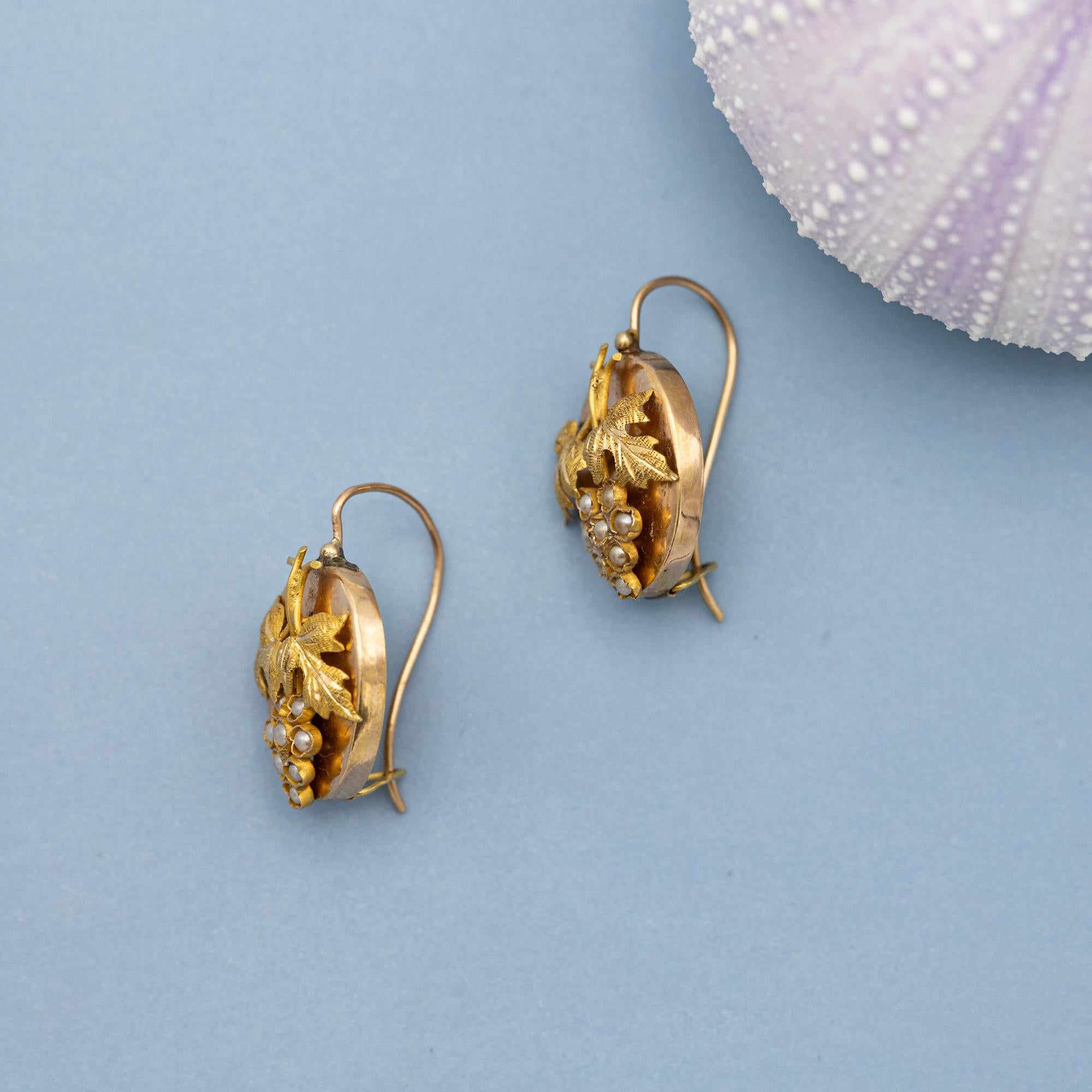 18K gold grapes earrings - Antique sleepers, Victorian Dormeuses - Art Nouveau In Good Condition In Antwerp, BE