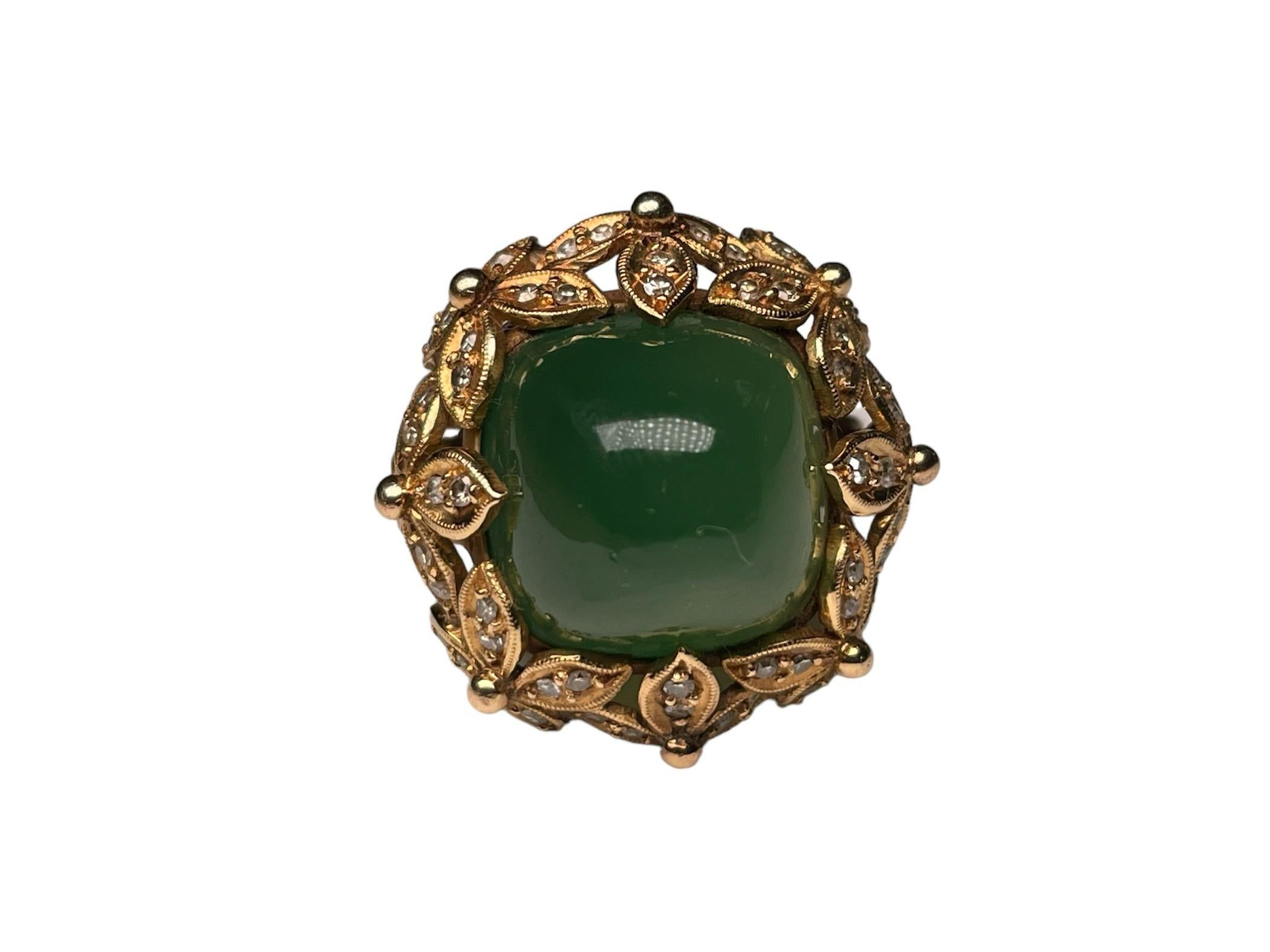 18K Gold Green Crystal And Diamond Dome Ring In Good Condition For Sale In Guaynabo, PR