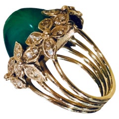 Vintage 18K Gold Green Crystal And Diamond Dome Ring