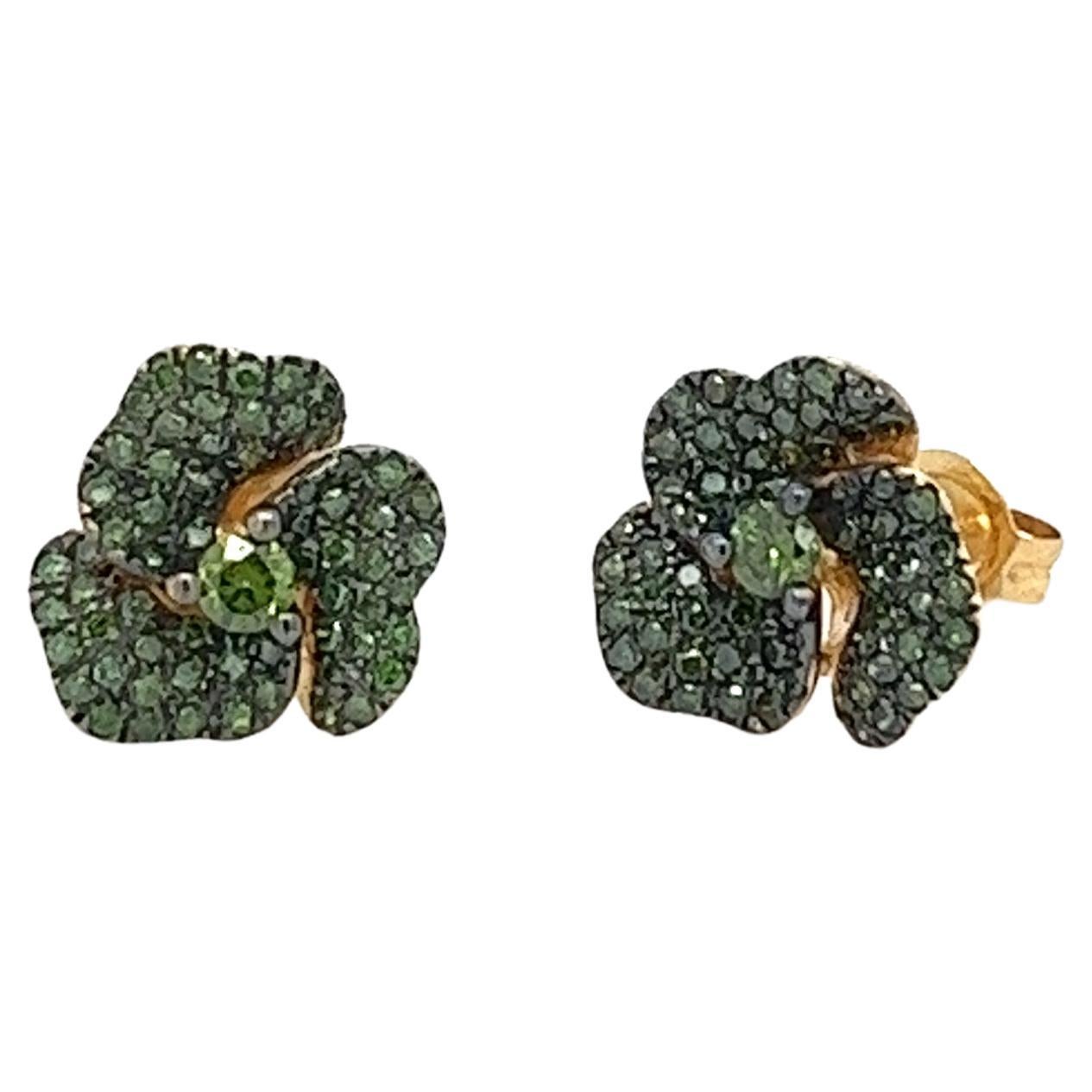 18 Karat Gold Grüne Diamant-Blumen-Ohrringe im Angebot