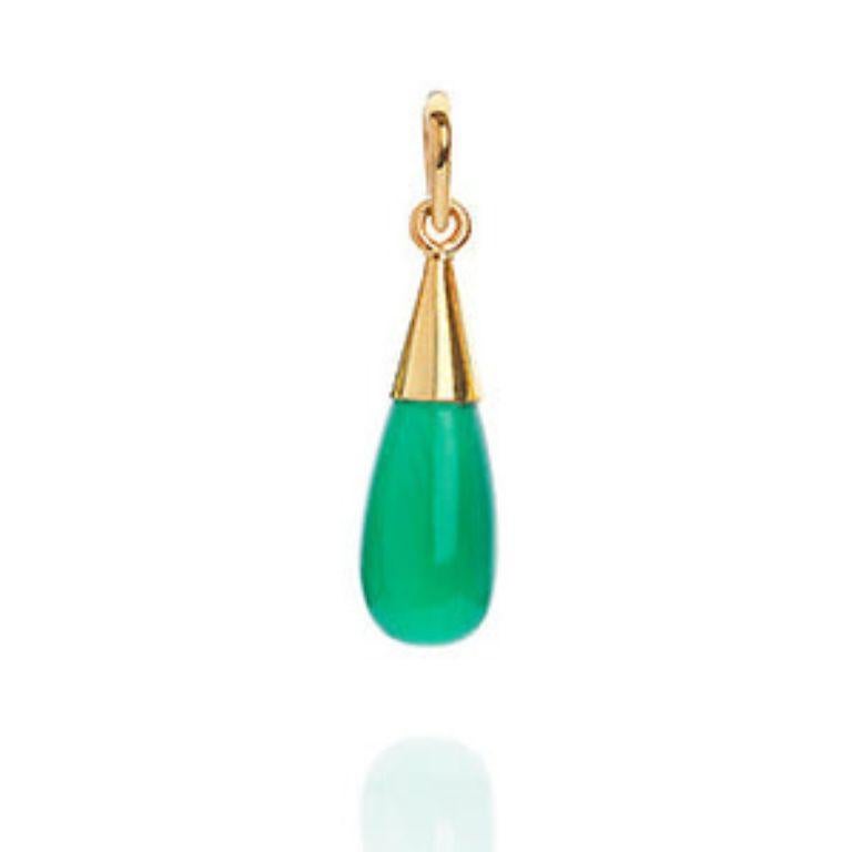 Die 18K Gold Green Onyx Heart Chakra Droplet Pendant Necklace ist eine alltagstaugliche, schlichte Anhänger-Halskette aus der Elizabeth Raine Chakra Gemstone Collection, modelliert von Dua Lipa.

Der Grüne Onyx ist der Heilstein für das Herz-Chakra,