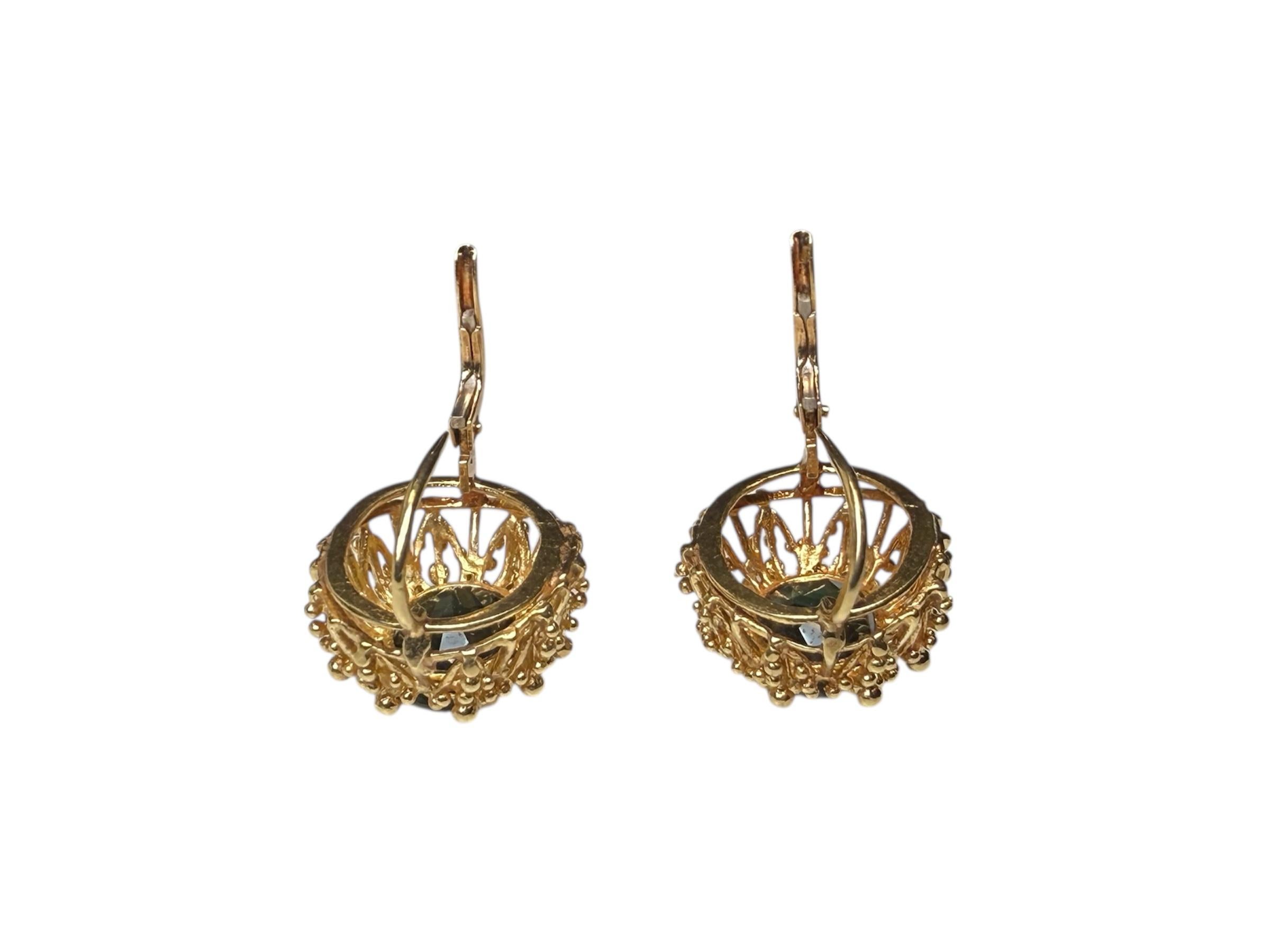 Coppia di orecchini in oro 18K con topazio verde in vendita 9