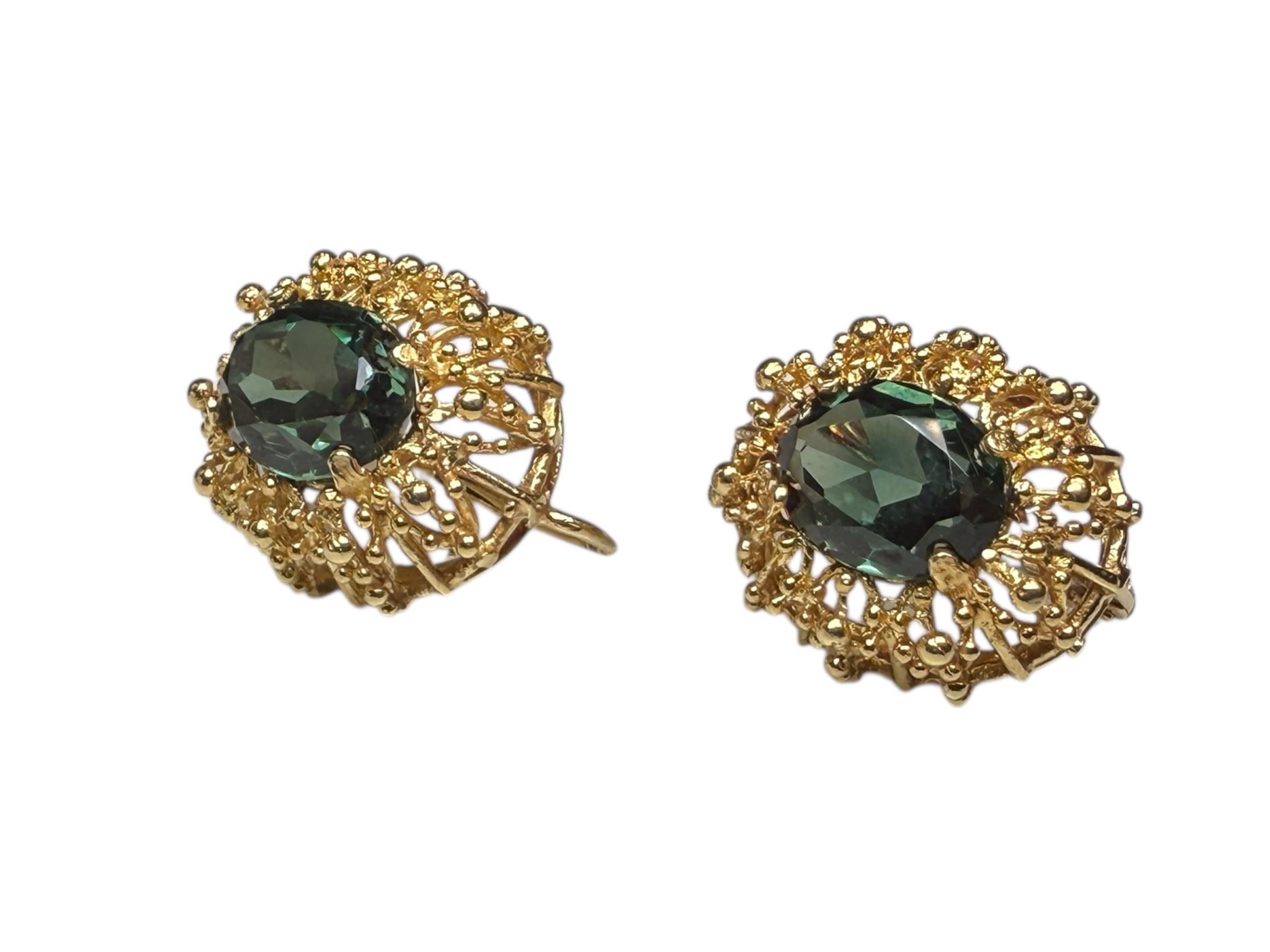 Coppia di orecchini in oro 18K con topazio verde in vendita 1