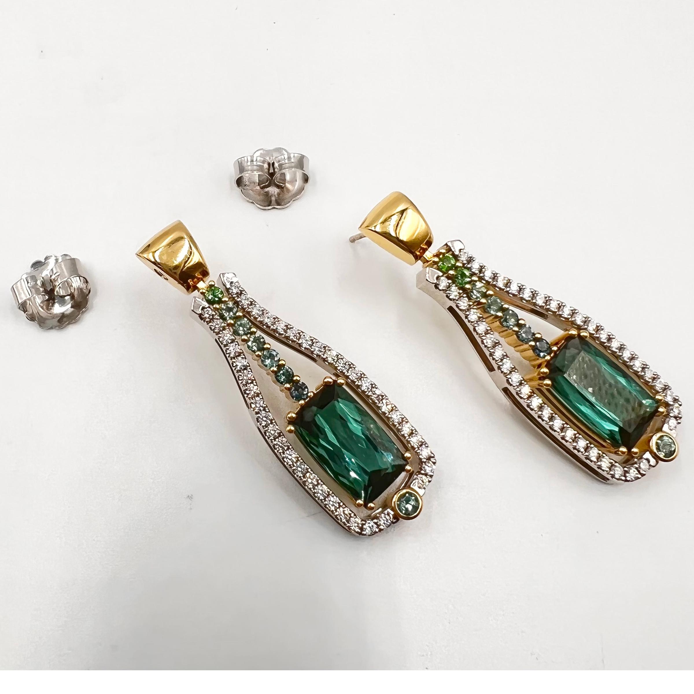 18k Gold Green Tourmaline Diamond Drop Earrings In Excellent Condition In Palm Beach, FL