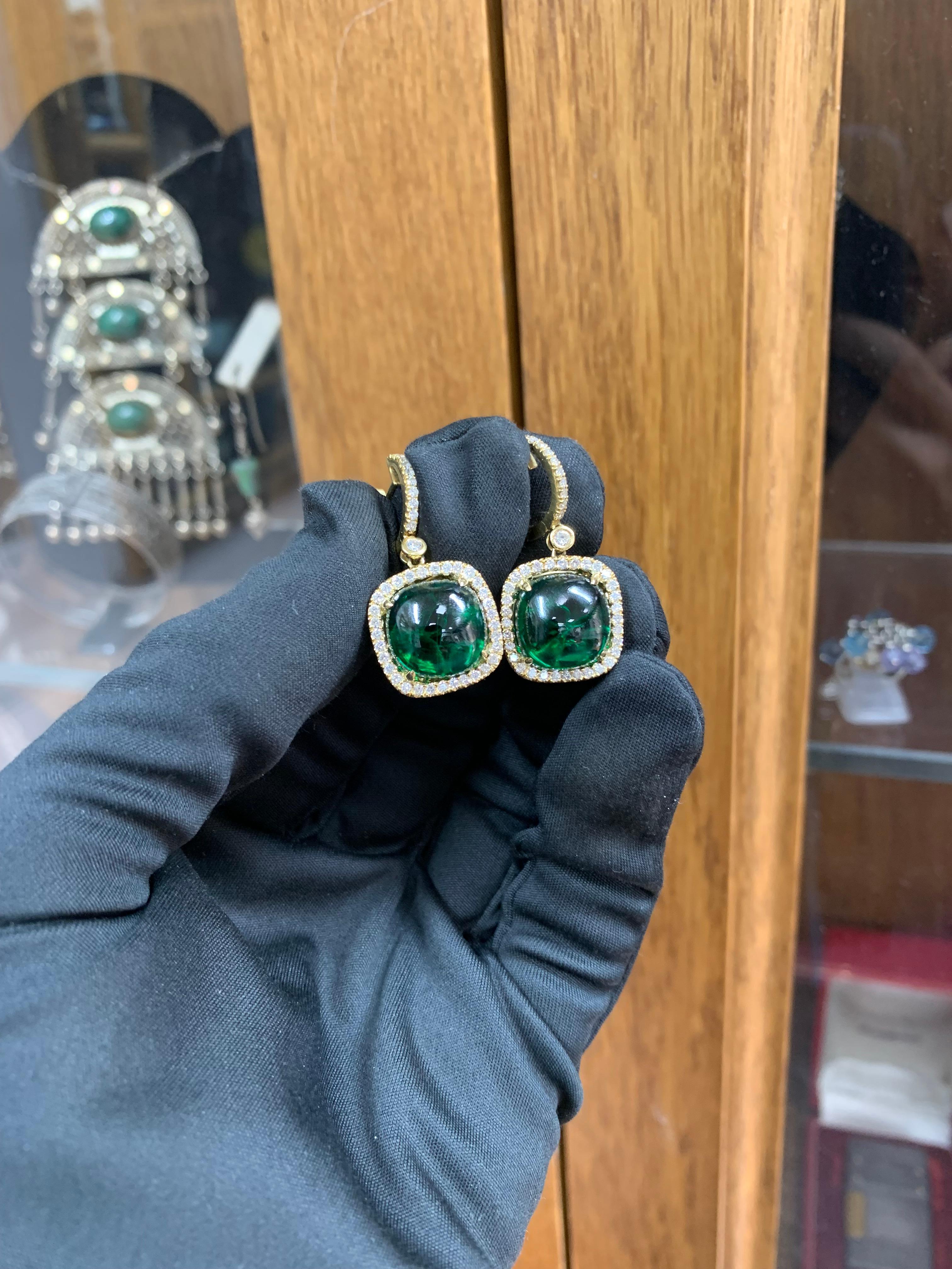 Taille ronde Boucles d'oreilles en or 18k avec tourmaline verte et diamant en vente