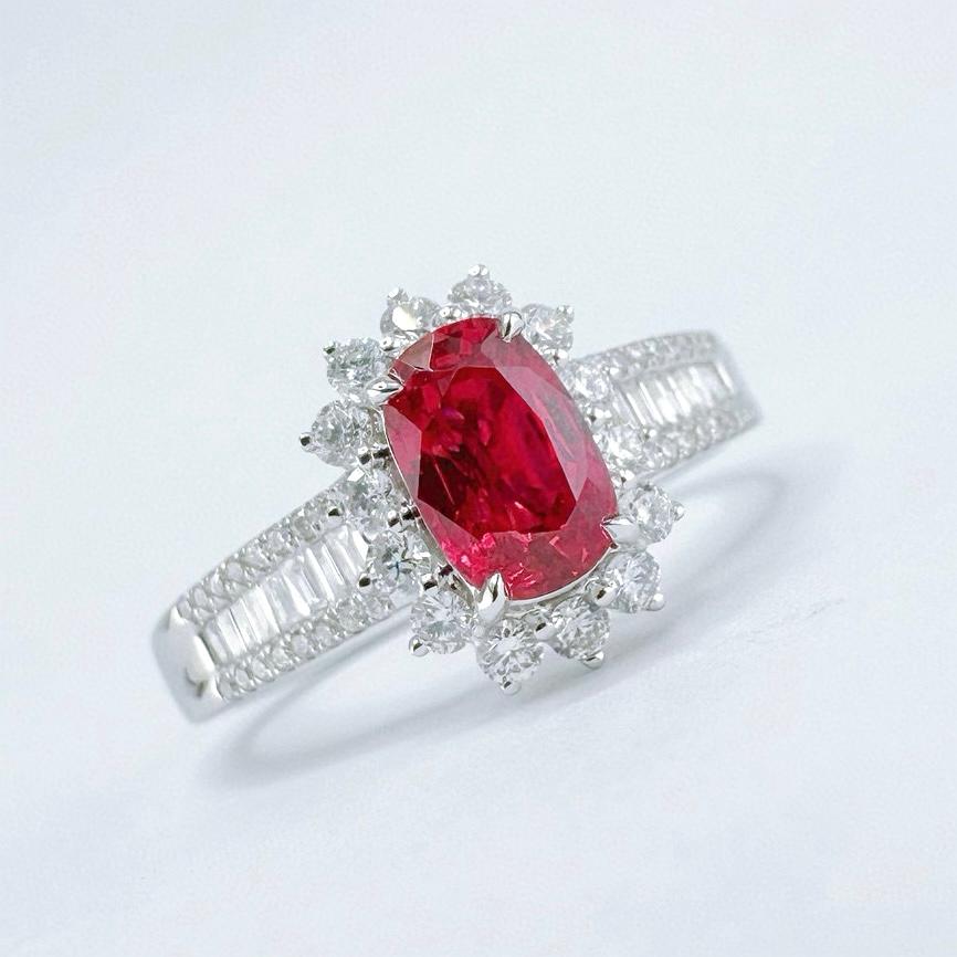 Women's or Men's 18K Gold Guild Certified 1.15CT Pigeon Blood Red Ruby Ring with Diamonds For Sale