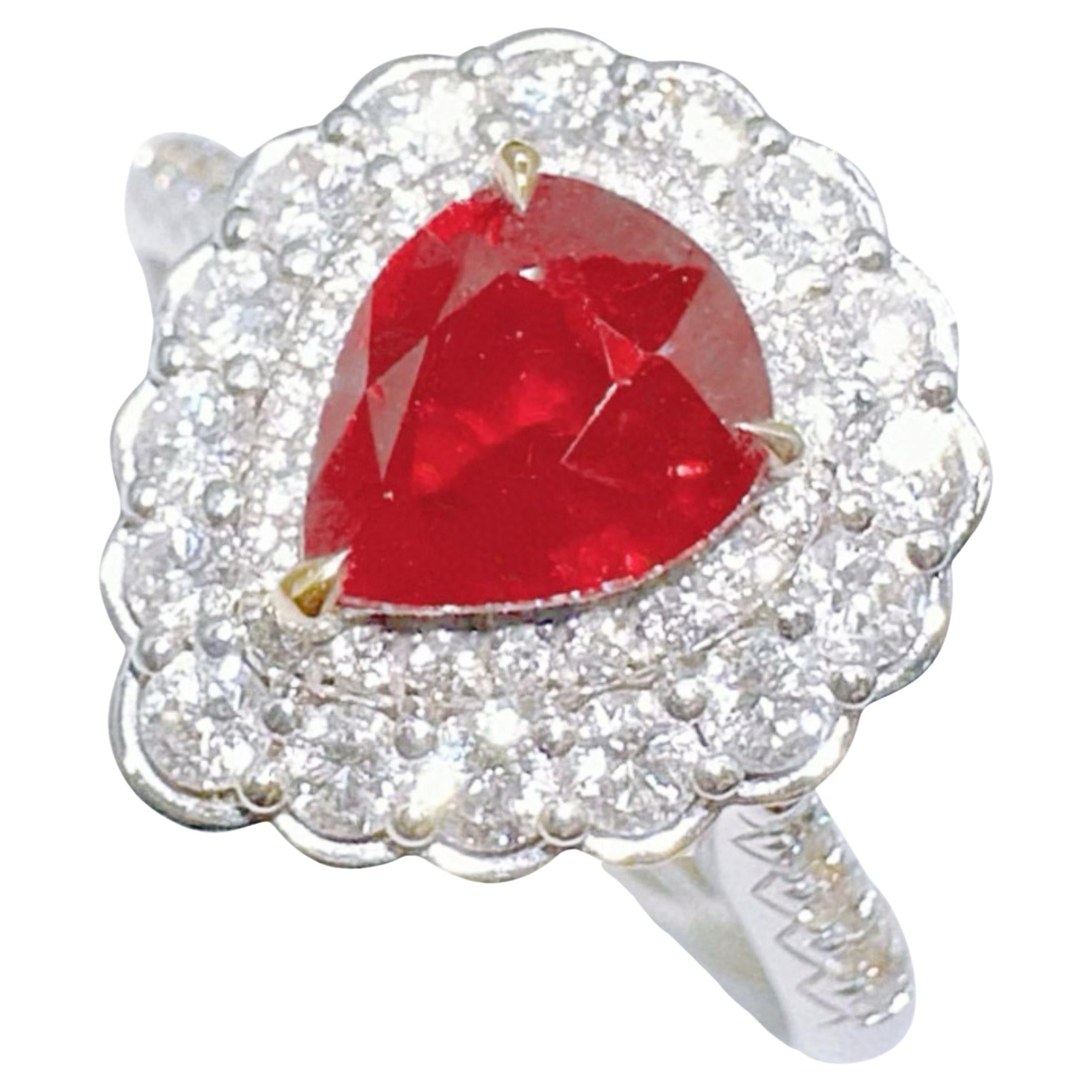 Anillo de oro de 18 quilates con diamantes y 1,28 quilates de rubí rojo sangre de paloma certificado por el Gremio