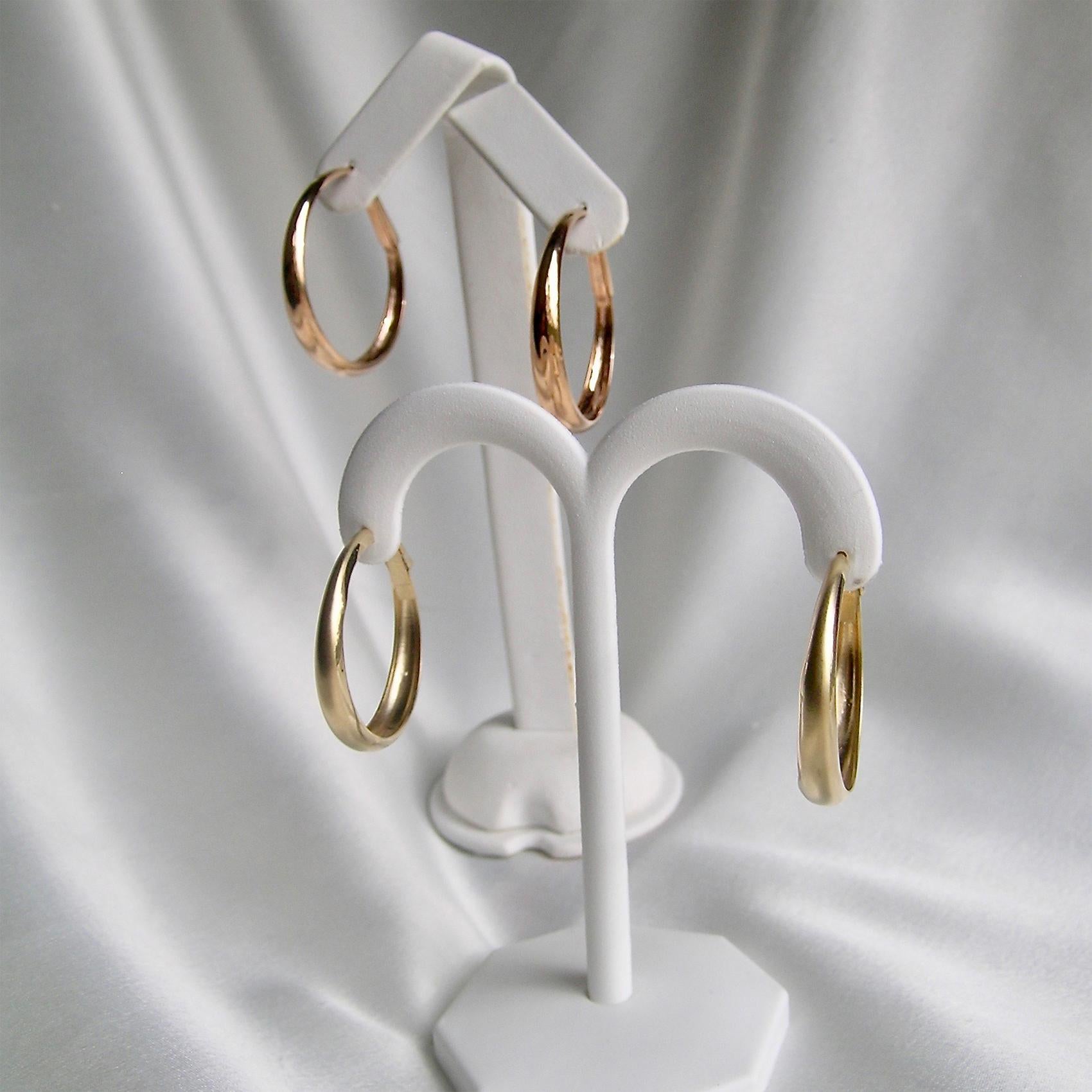 18 Karat Gold Gypsy Hoop Earring In New Condition For Sale In Eugene, OR