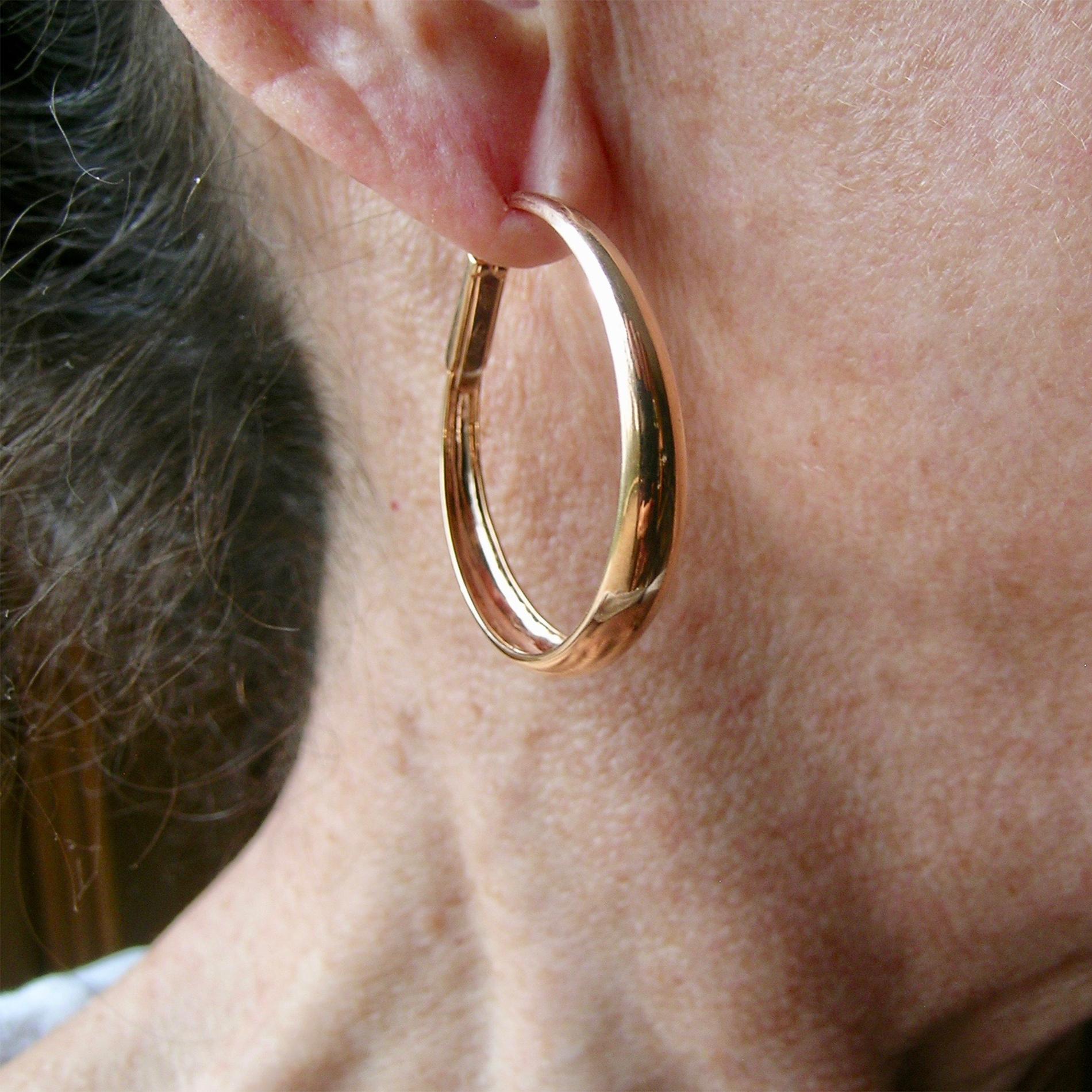 Women's 18 Karat Gold Gypsy Hoop Earring For Sale