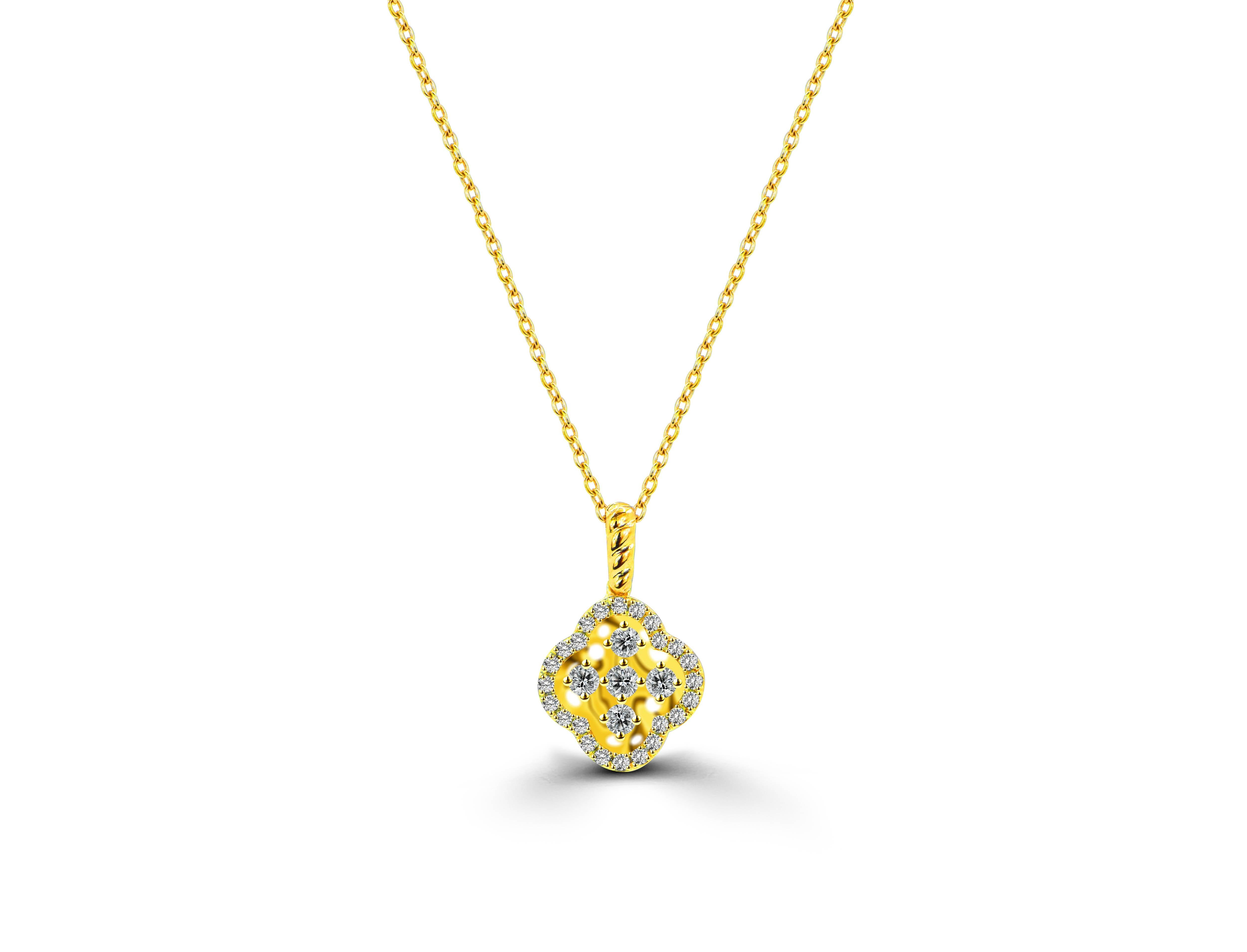 Round Cut 18k Gold Halo Clover Diamond Necklace Cluster Diamond Clover For Sale