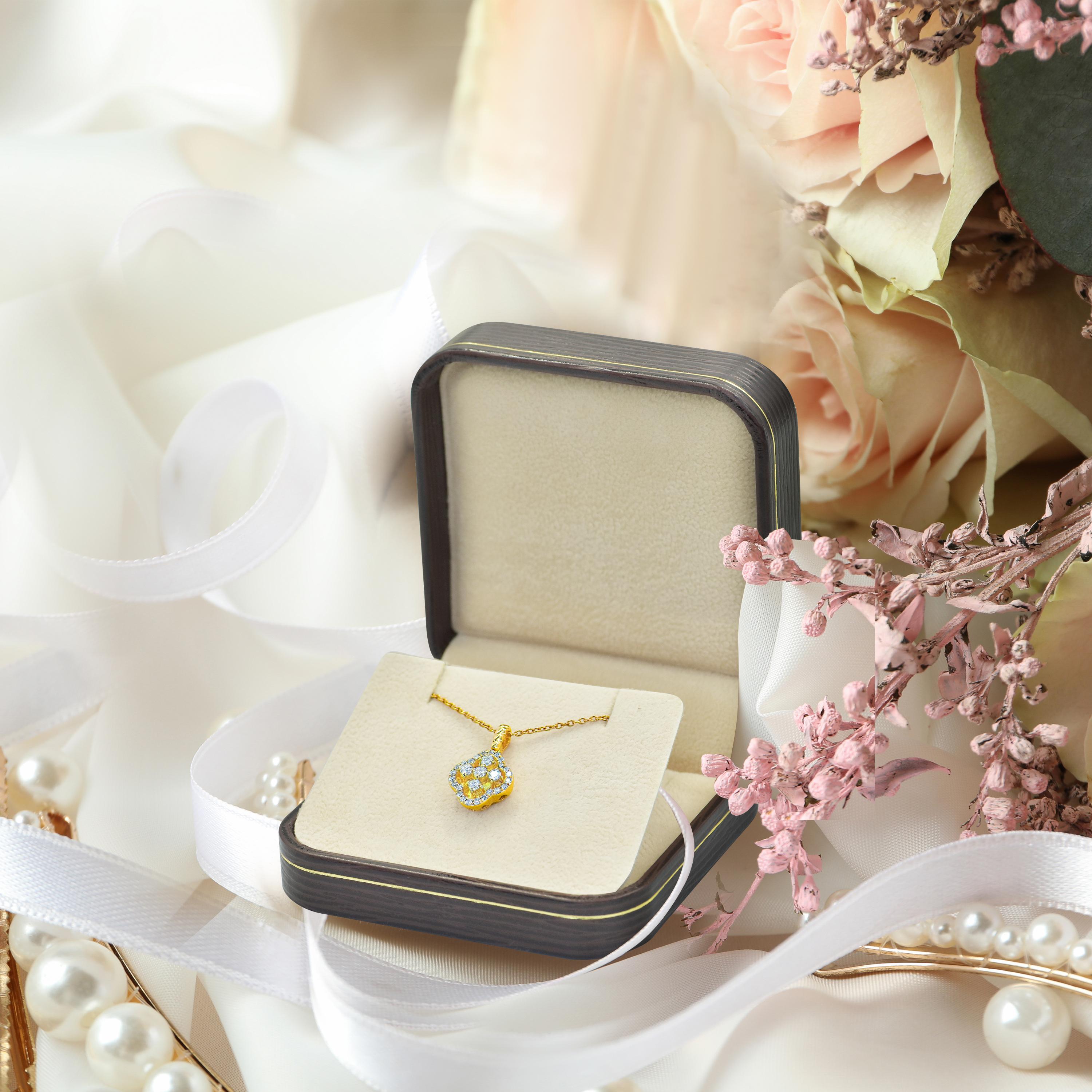 18k Gold Halo Clover Diamond Necklace Cluster Diamond Clover For Sale 1
