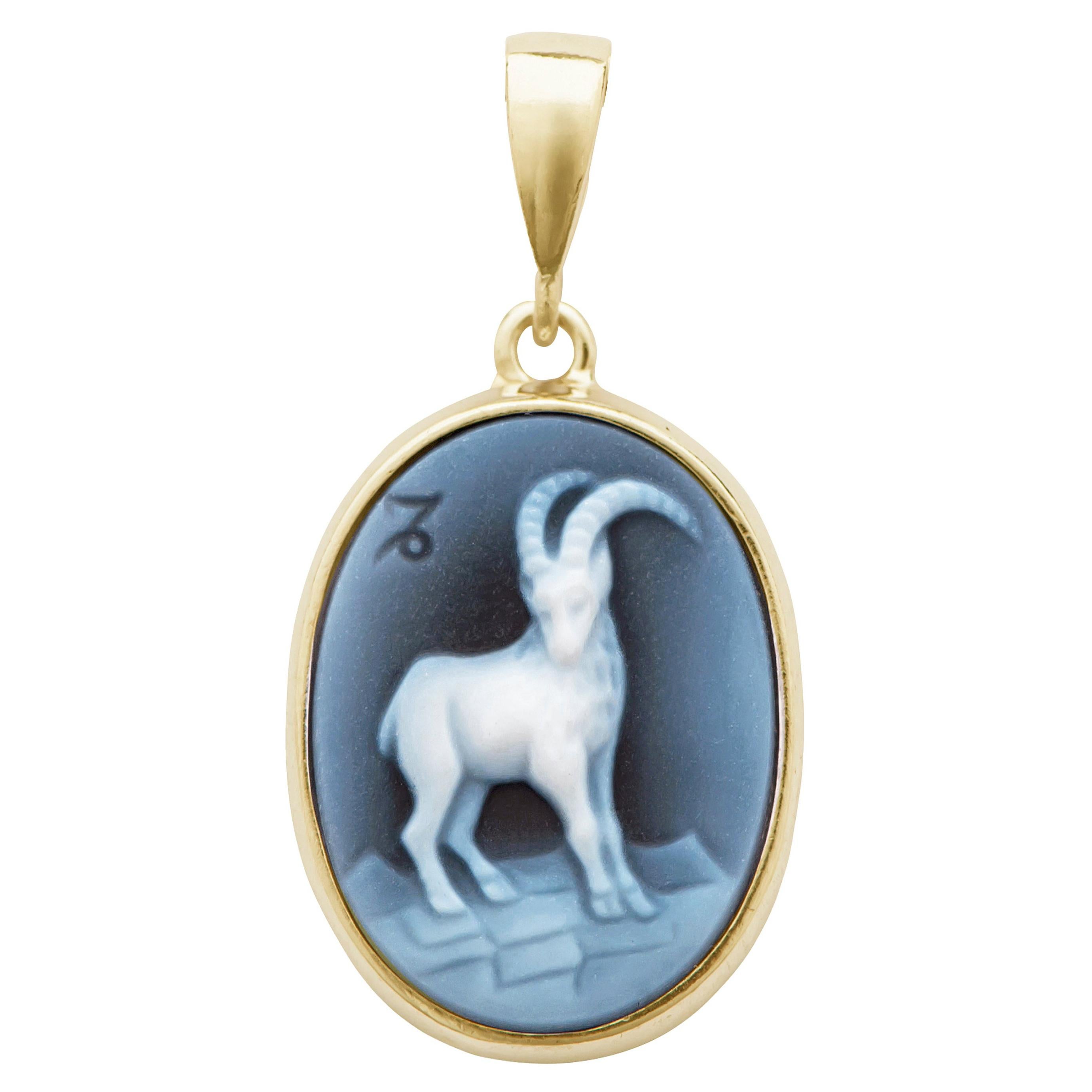 18K Gold Hand-Carved Capricorn Zodiac Agate Cameo Pendant Necklace For Sale