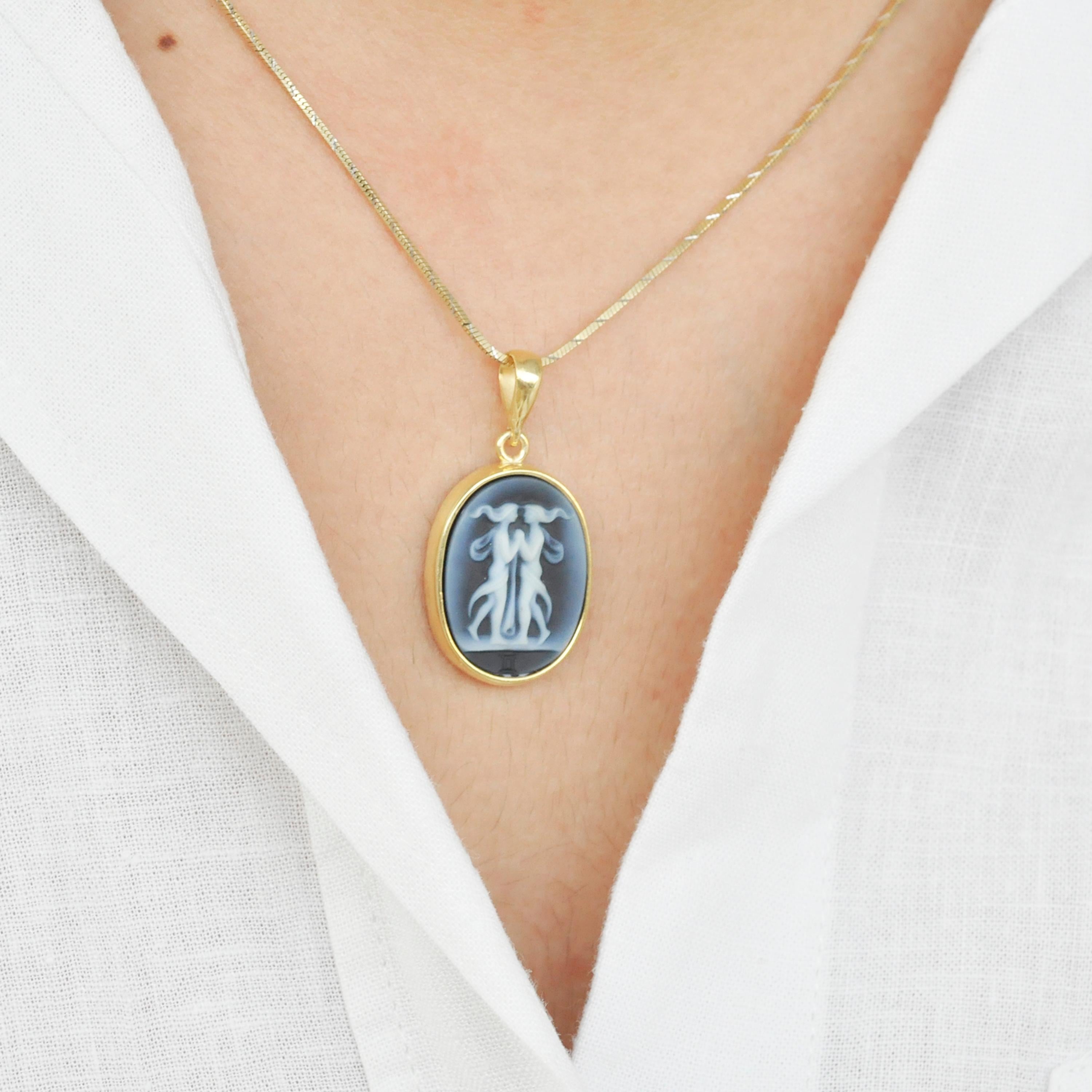 18K Gold Hand-Carved Gemini Zodiac Agate Cameo Pendant Necklace For Sale 4