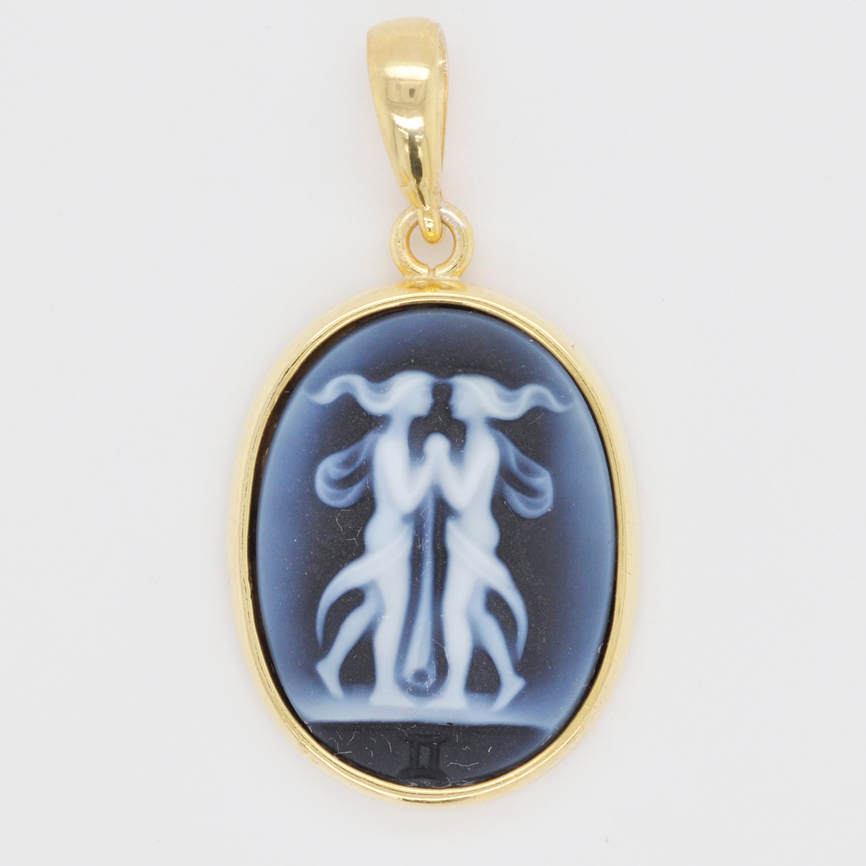 18K Gold Hand-Carved Gemini Zodiac Agate Cameo Pendant Necklace For Sale 1