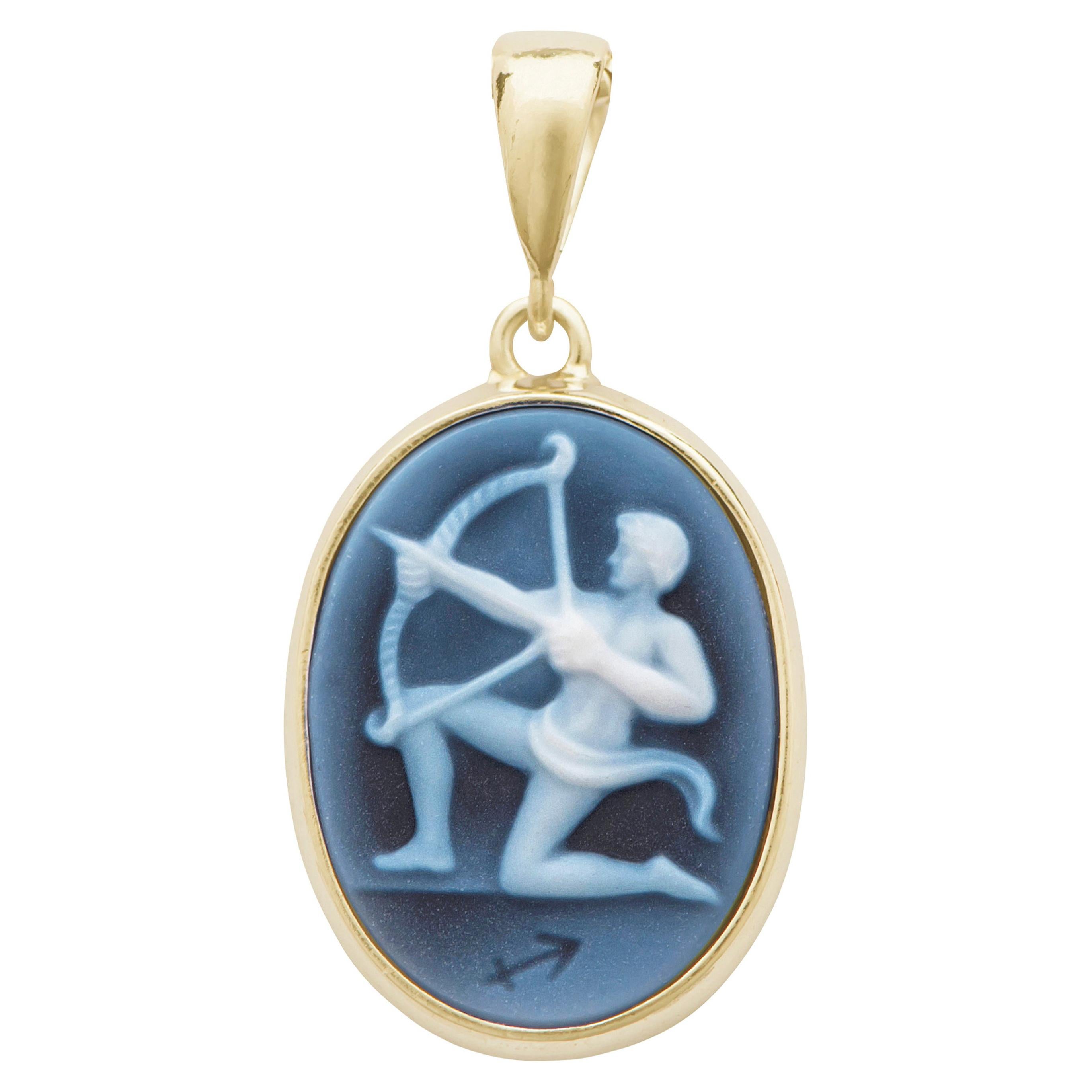18K Gold Hand-Carved Sagittarius Zodiac Agate Cameo Pendant Necklace For Sale
