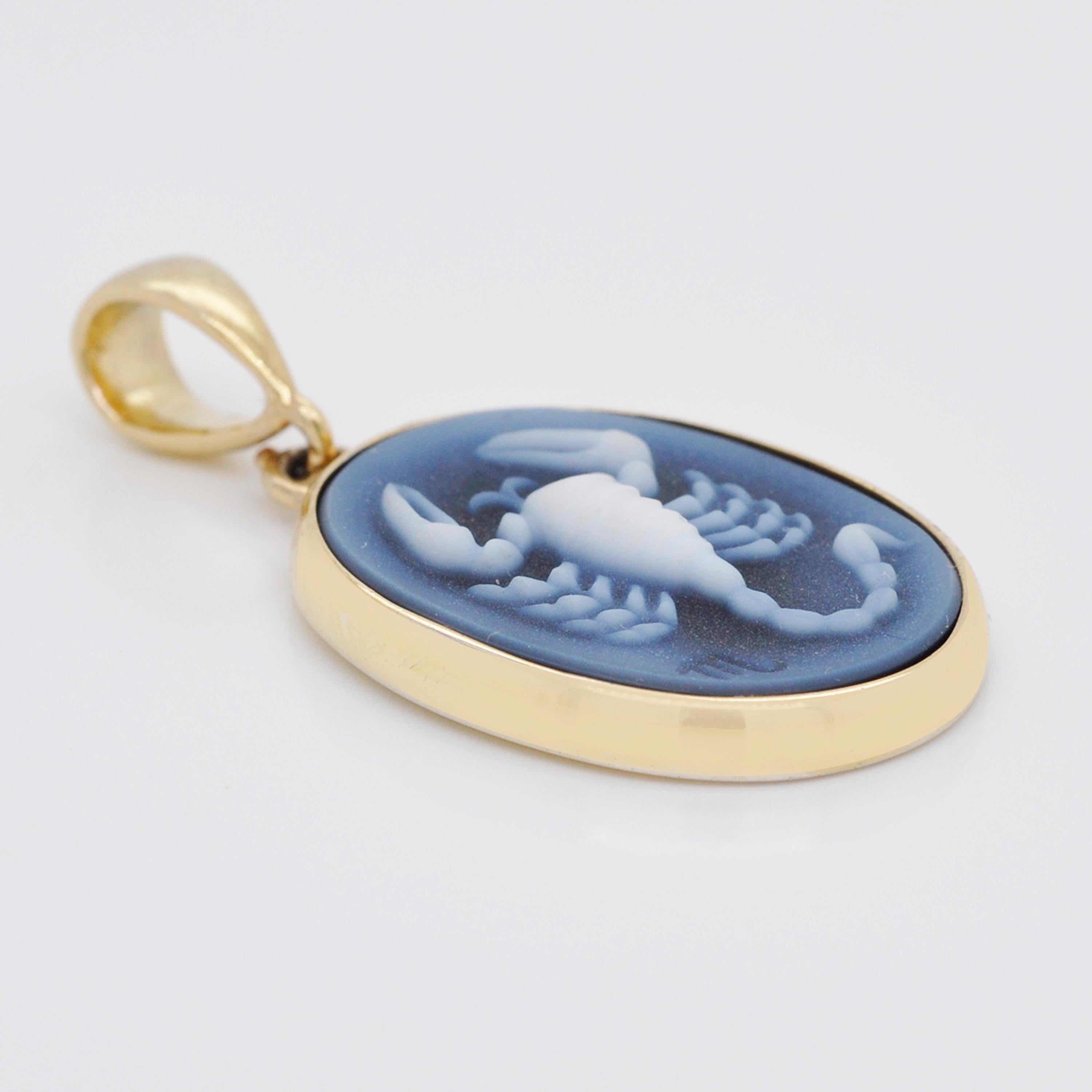 Women's or Men's 18K Gold Hand-Carved Scorpio Zodiac Agate Cameo Pendant Necklace For Sale
