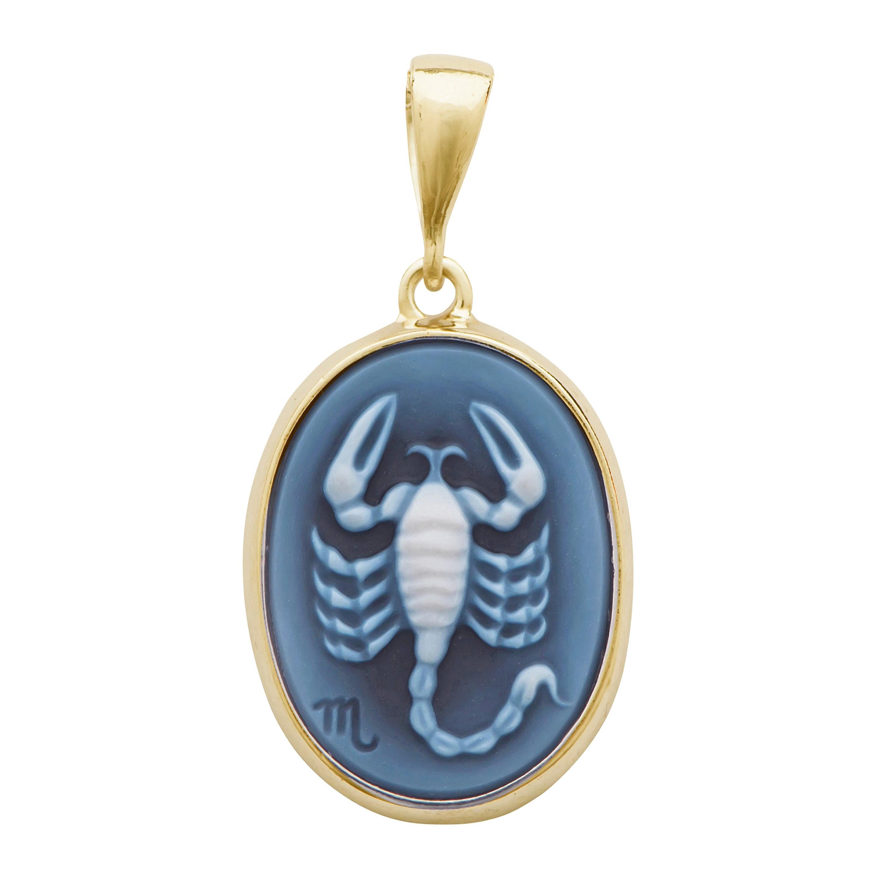 18K Gold Hand-Carved Scorpio Zodiac Agate Cameo Pendant Necklace For Sale