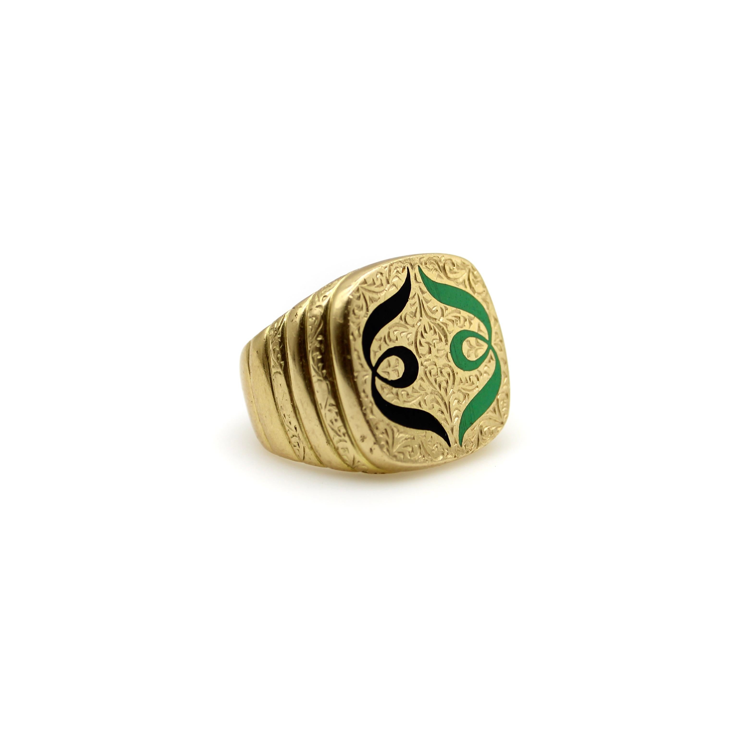 18K Gold Hand-Engraved Enamel Signet Ring with Symmetrical Design In Good Condition For Sale In Venice, CA