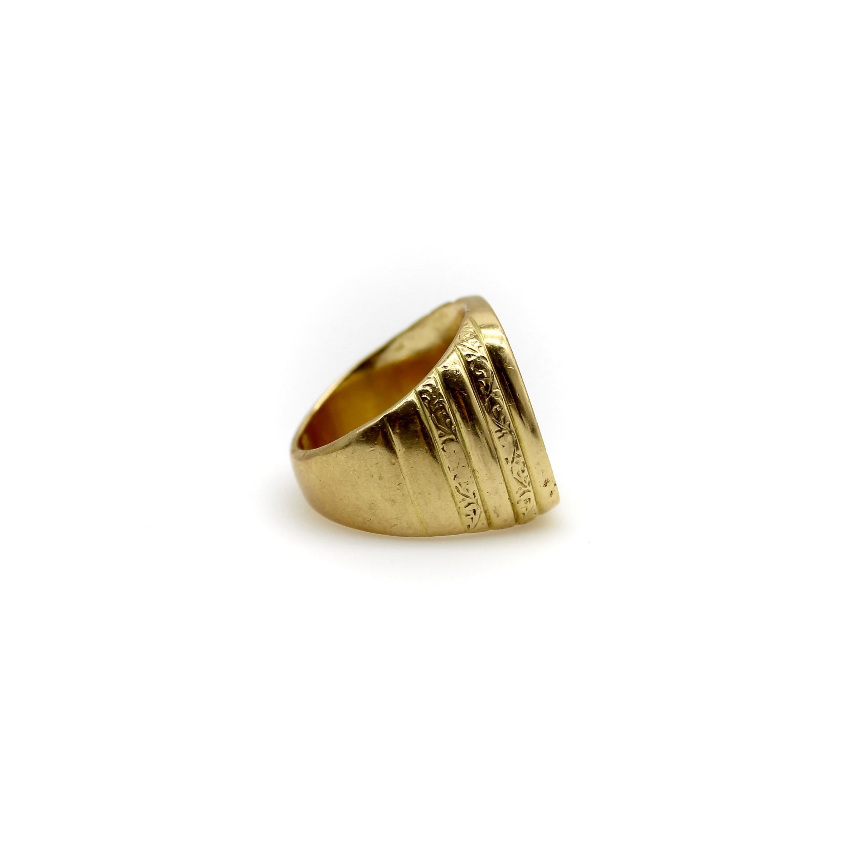 Women's or Men's 18K Gold Hand-Engraved Enamel Signet Ring with Symmetrical Design For Sale