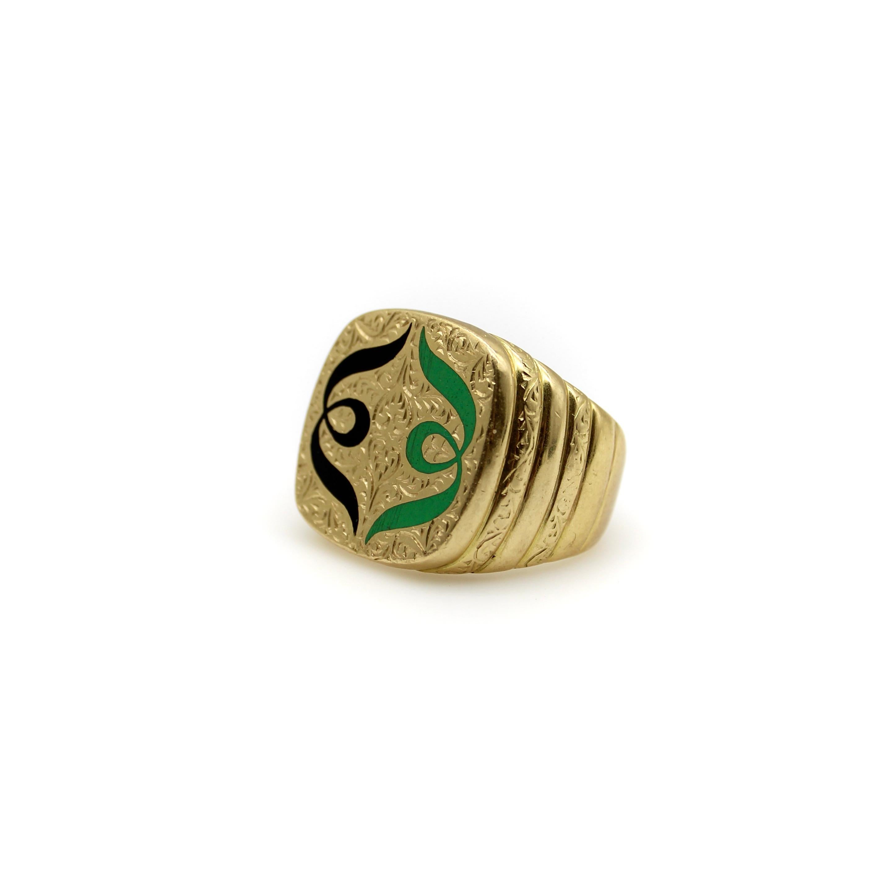 18K Gold Hand-Engraved Enamel Signet Ring with Symmetrical Design For Sale 3