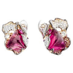 Boucles d'oreilles cocktail en or 18 carats faites à la main et composées de rubellite et de diamant par MOISEIKIN