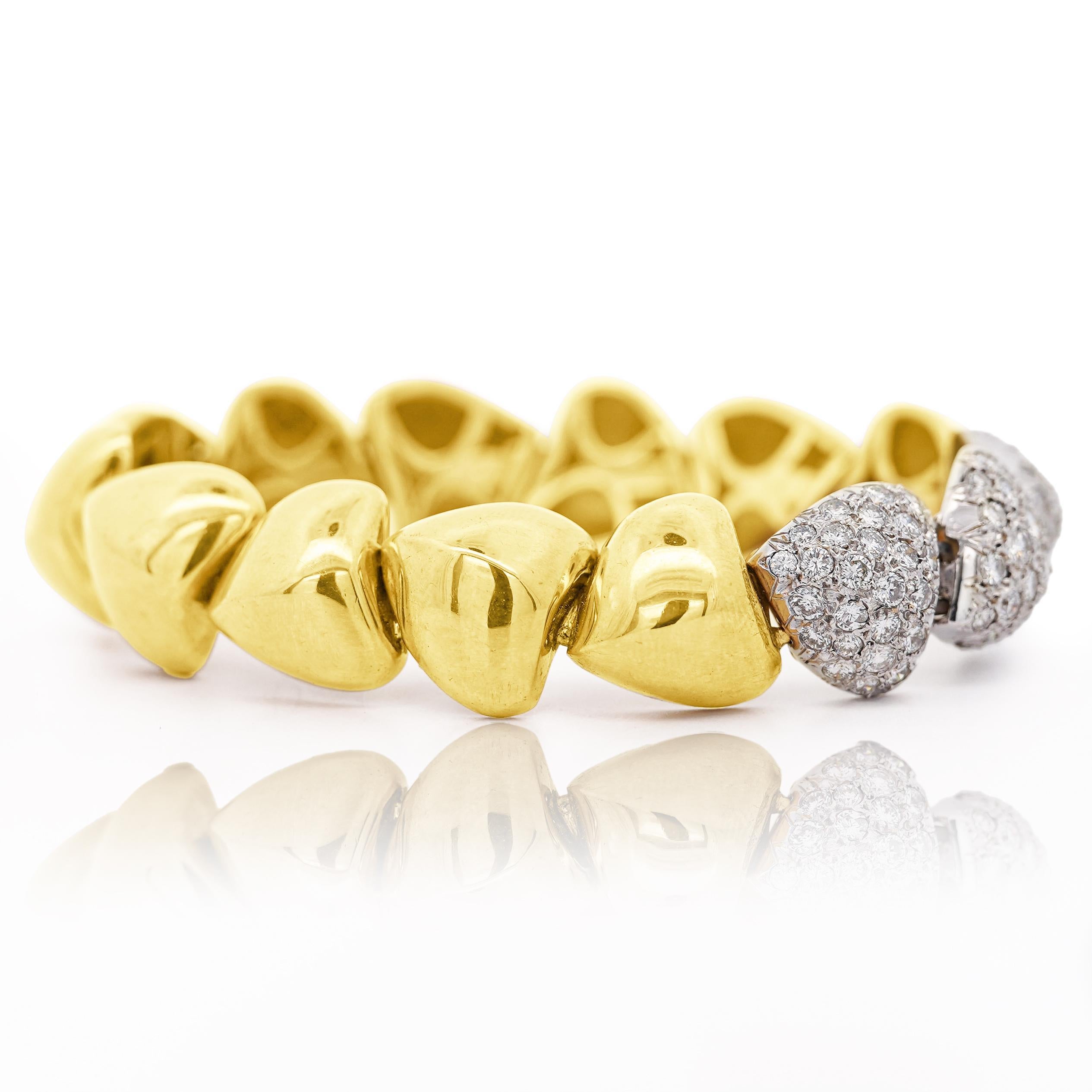 Art Déco Bracciale con charme a cuore in oro 18k con 3,5 carati e pavé di diamanti in vendita