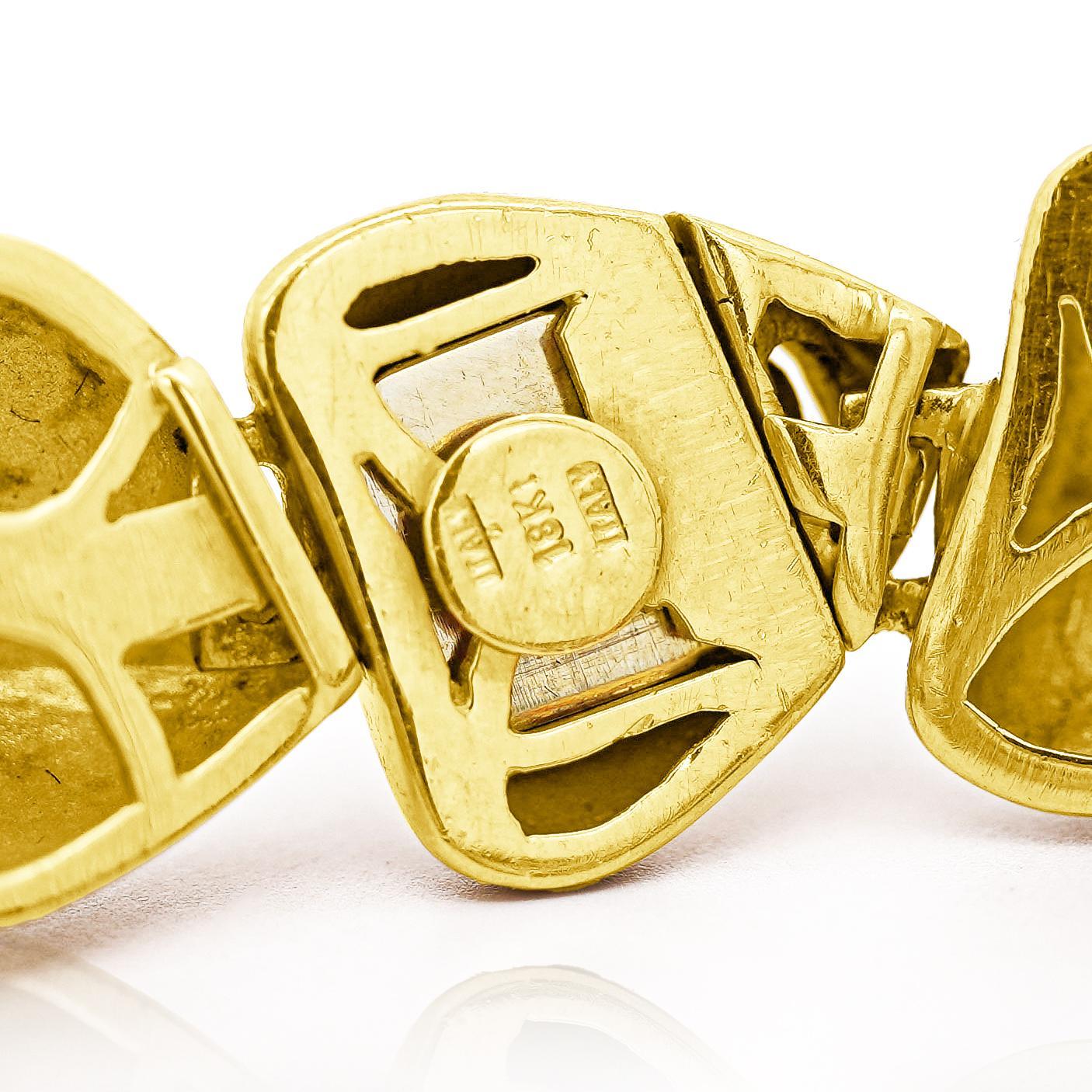 Bracciale con charme a cuore in oro 18k con 3,5 carati e pavé di diamanti In condizioni ottime in vendita a Miami, FL