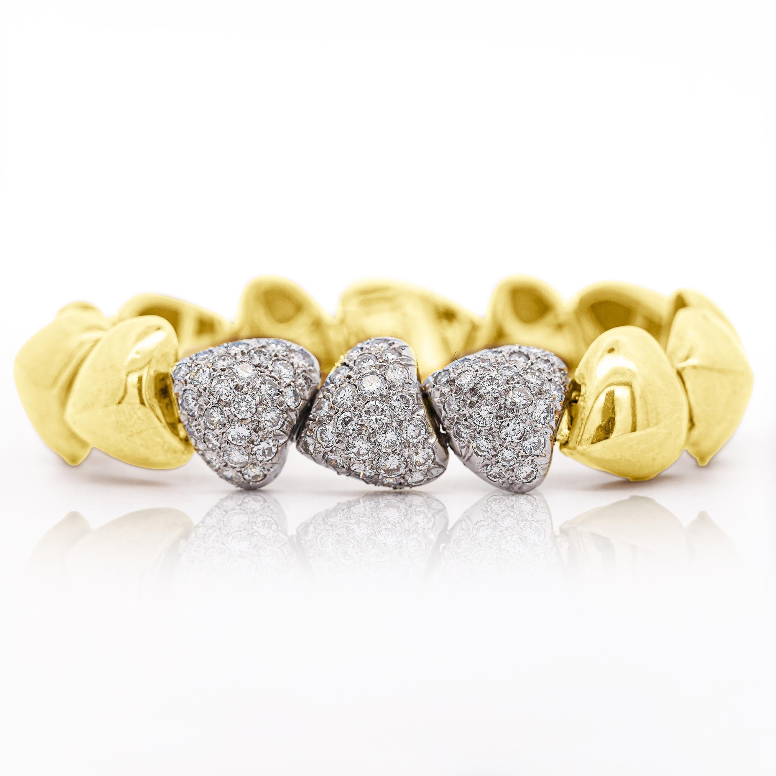 Bracciale con charme a cuore in oro 18k con 3,5 carati e pavé di diamanti in vendita 3